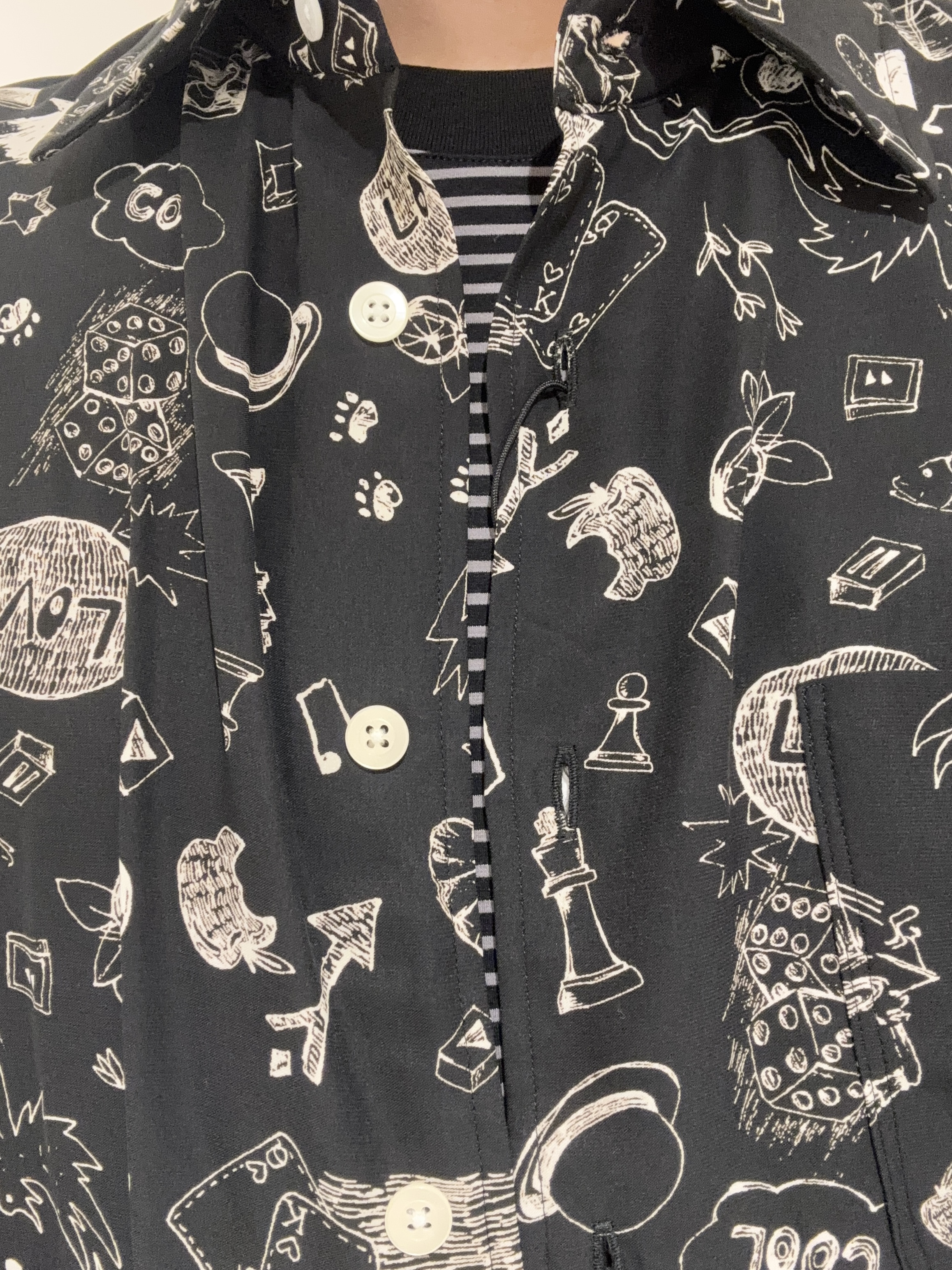 及川さんの「TAKEO KIKUCHI｜【BOWLER HAT LABEL】日本製PLAYプリントシャツ」を使ったコーディネート
