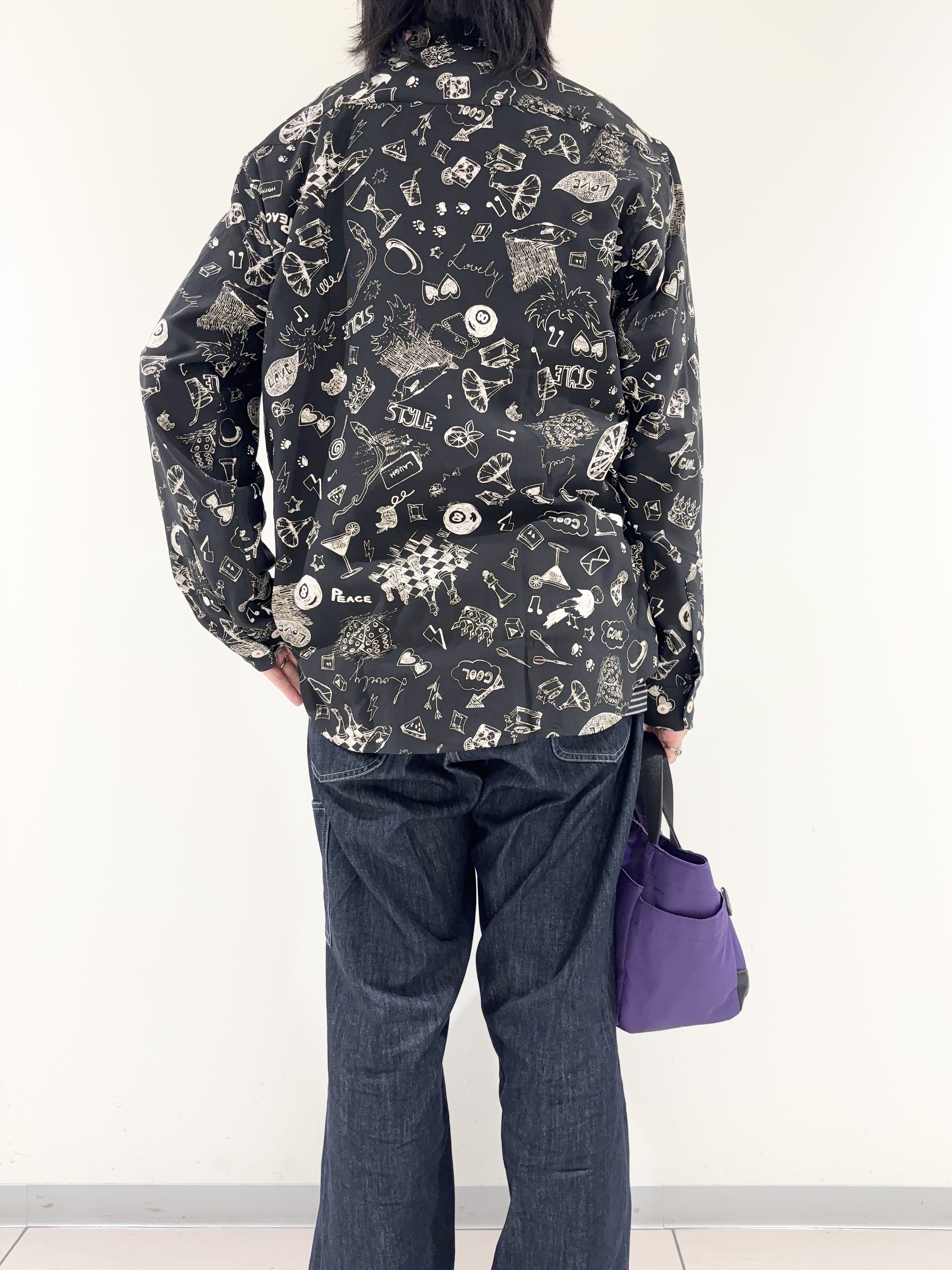 及川さんの「TAKEO KIKUCHI｜【BOWLER HAT LABEL】日本製PLAYプリントシャツ」を使ったコーディネート