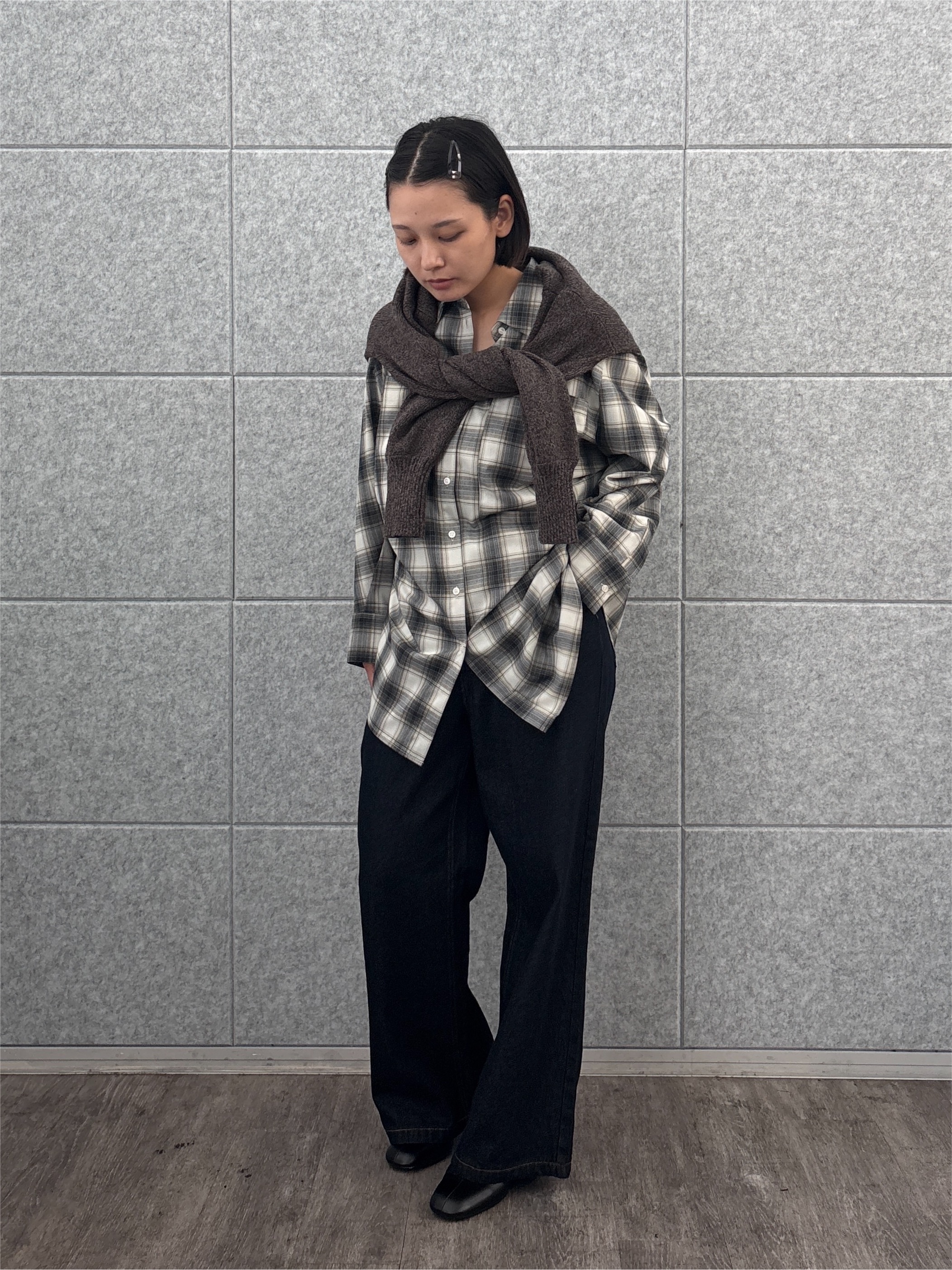 ayanoさんの「INDIVI｜タイムレスフォルムシャツ【LIVE紹介／上枝みどりさん着用】」を使ったコーディネート