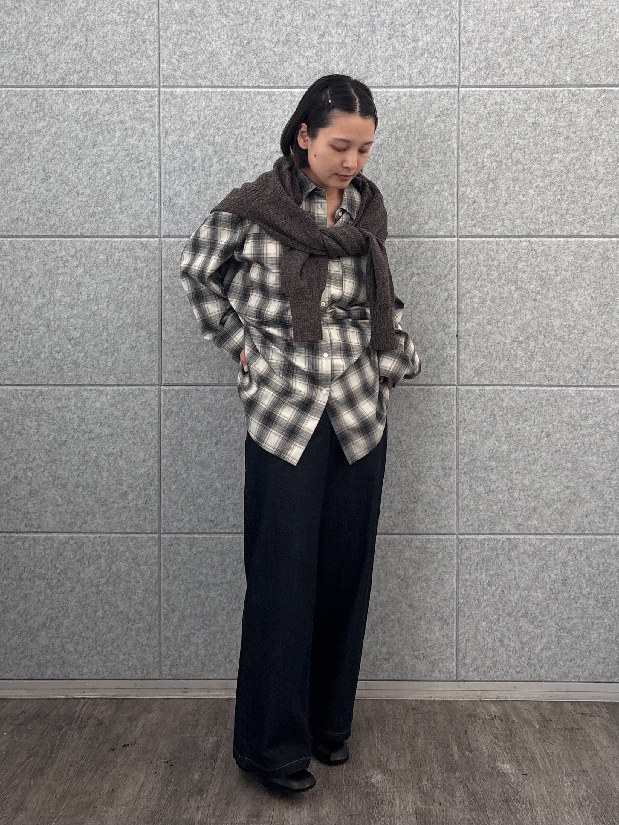 ayanoさんの「INDIVI｜タイムレスフォルムシャツ【LIVE紹介／上枝みどりさん着用】」を使ったコーディネート