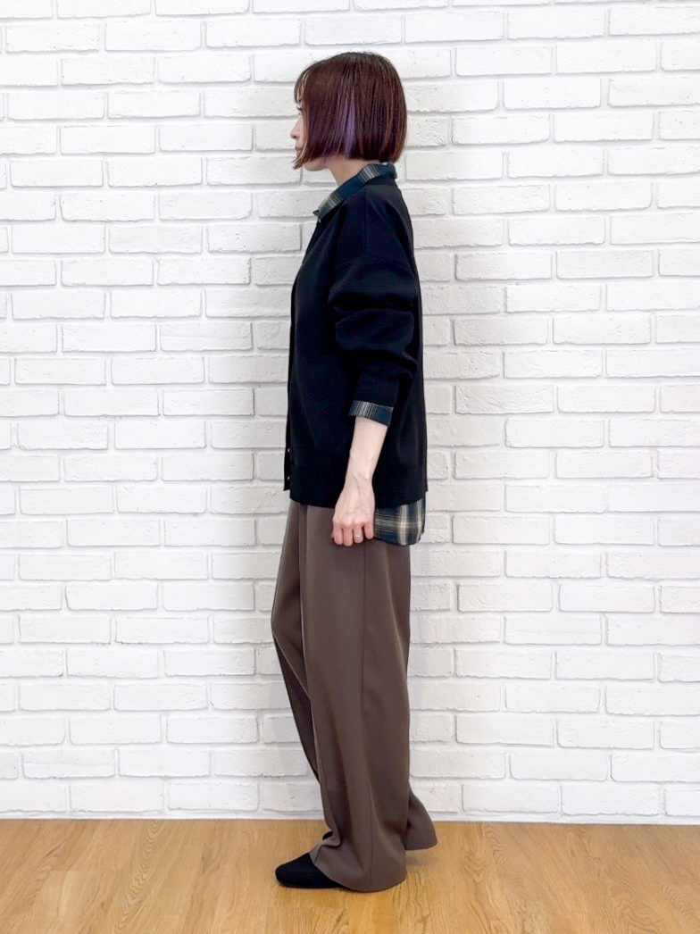 𝐜𝐡𝐢𝐤𝐚さんの「SHOO･LA･RUE｜【セットアップ可/洗濯機可】軽やかに羽織れる スポンディッシュ ニットカーディガン」を使ったコーディネート