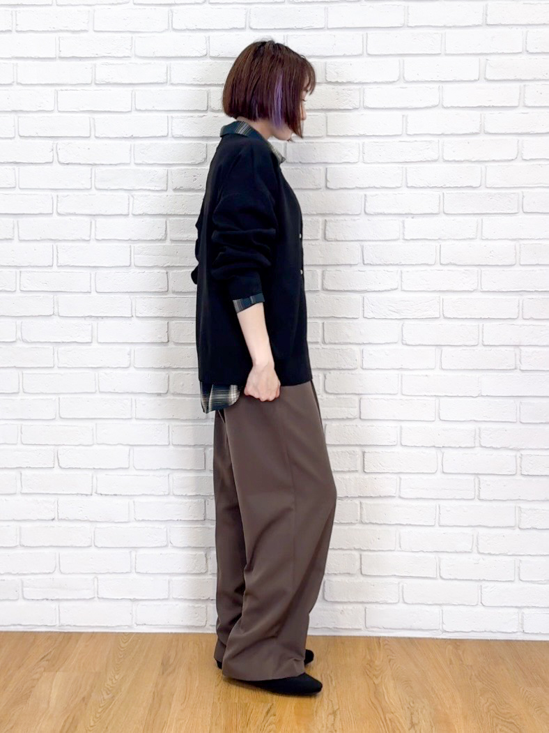 𝐜𝐡𝐢𝐤𝐚さんの「SHOO･LA･RUE｜【セットアップ可/洗濯機可】軽やかに羽織れる スポンディッシュ ニットカーディガン」を使ったコーディネート