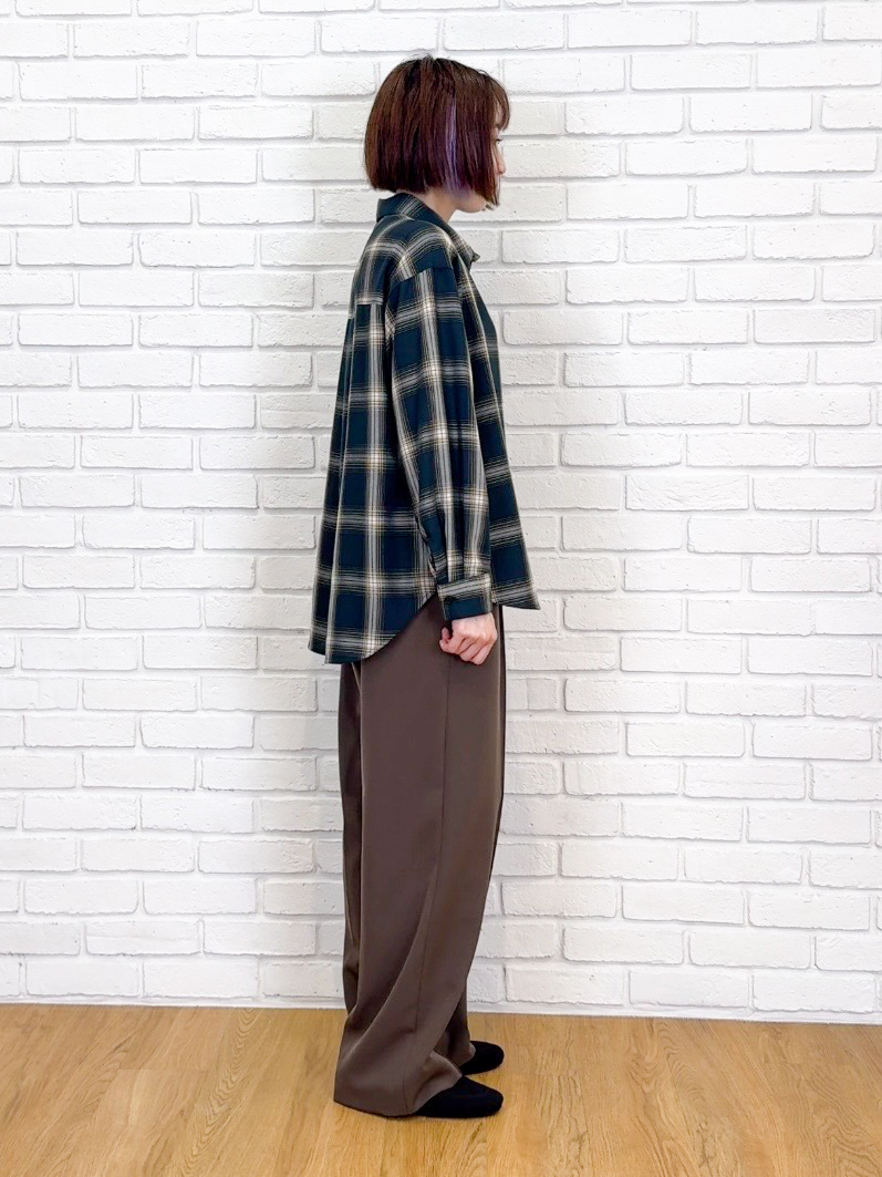 𝐜𝐡𝐢𝐤𝐚さんの「SHOO･LA･RUE｜【セットアップ可/洗濯機可】軽やかに羽織れる スポンディッシュ ニットカーディガン」を使ったコーディネート