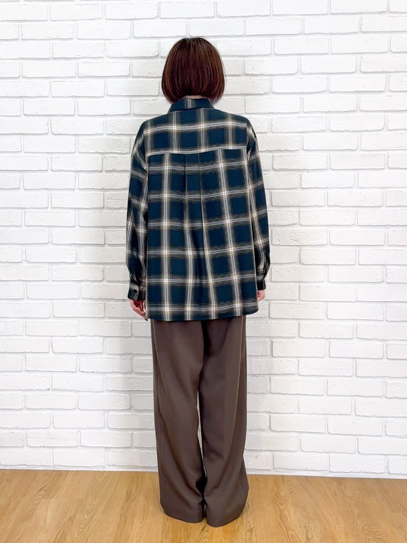 𝐜𝐡𝐢𝐤𝐚さんの「SHOO･LA･RUE｜【セットアップ可/洗濯機可】軽やかに羽織れる スポンディッシュ ニットカーディガン」を使ったコーディネート