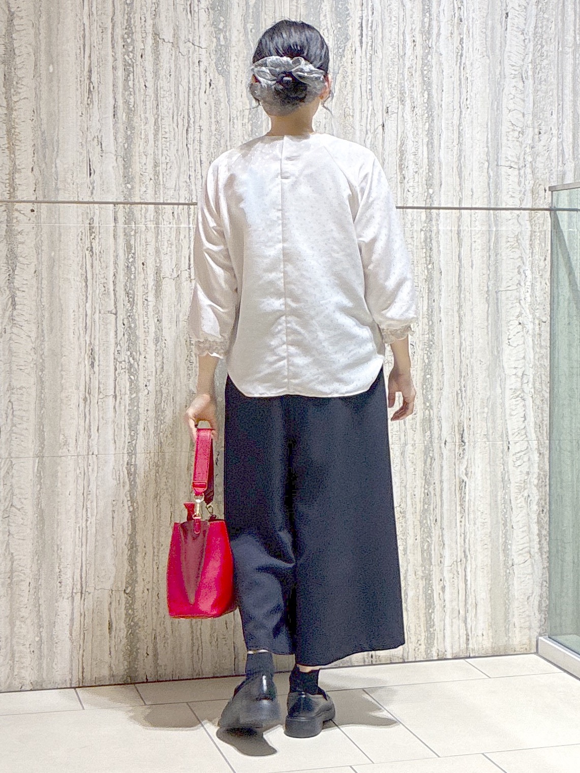  beni_gingerさんの「Reflect｜タックデザイン ラグランスリーブブラウス」を使ったコーディネート