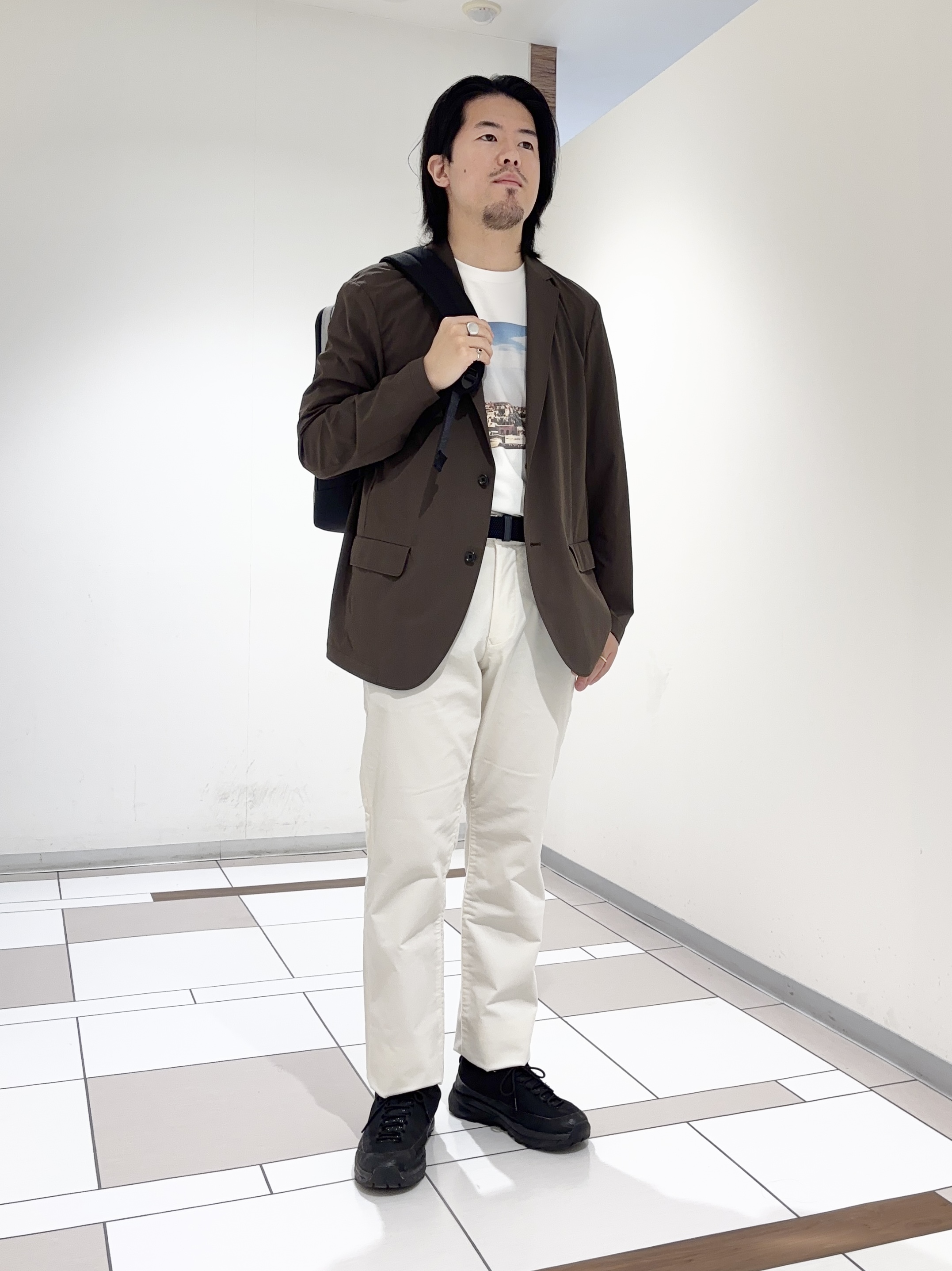 及川さんの「TAKEO KIKUCHI｜3Dナイロンストレッチ ジャケット」を使ったコーディネート