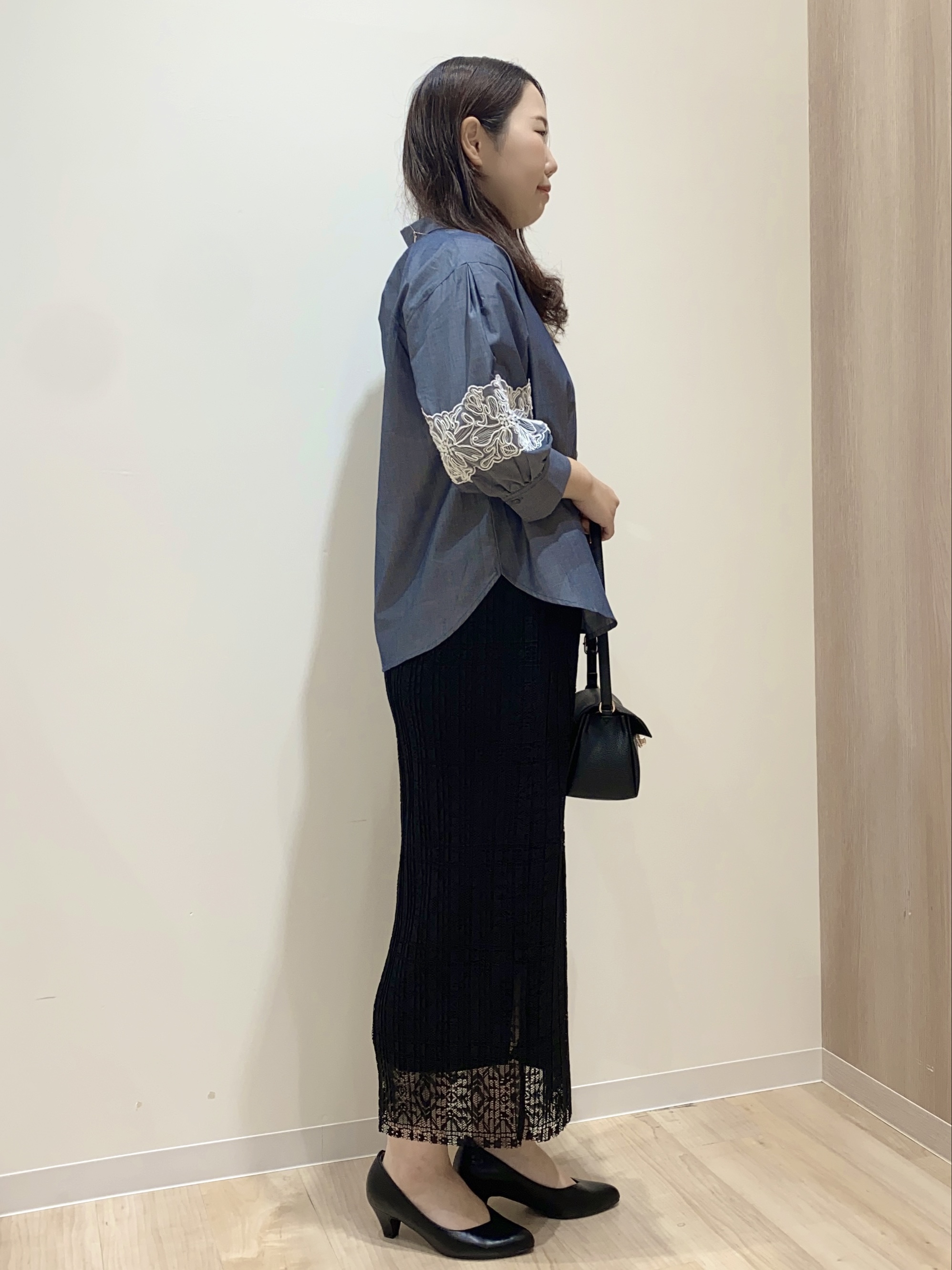HANAさんの「grove｜さりげなく華やぐ レースボリュームスリーブシャツ」を使ったコーディネート