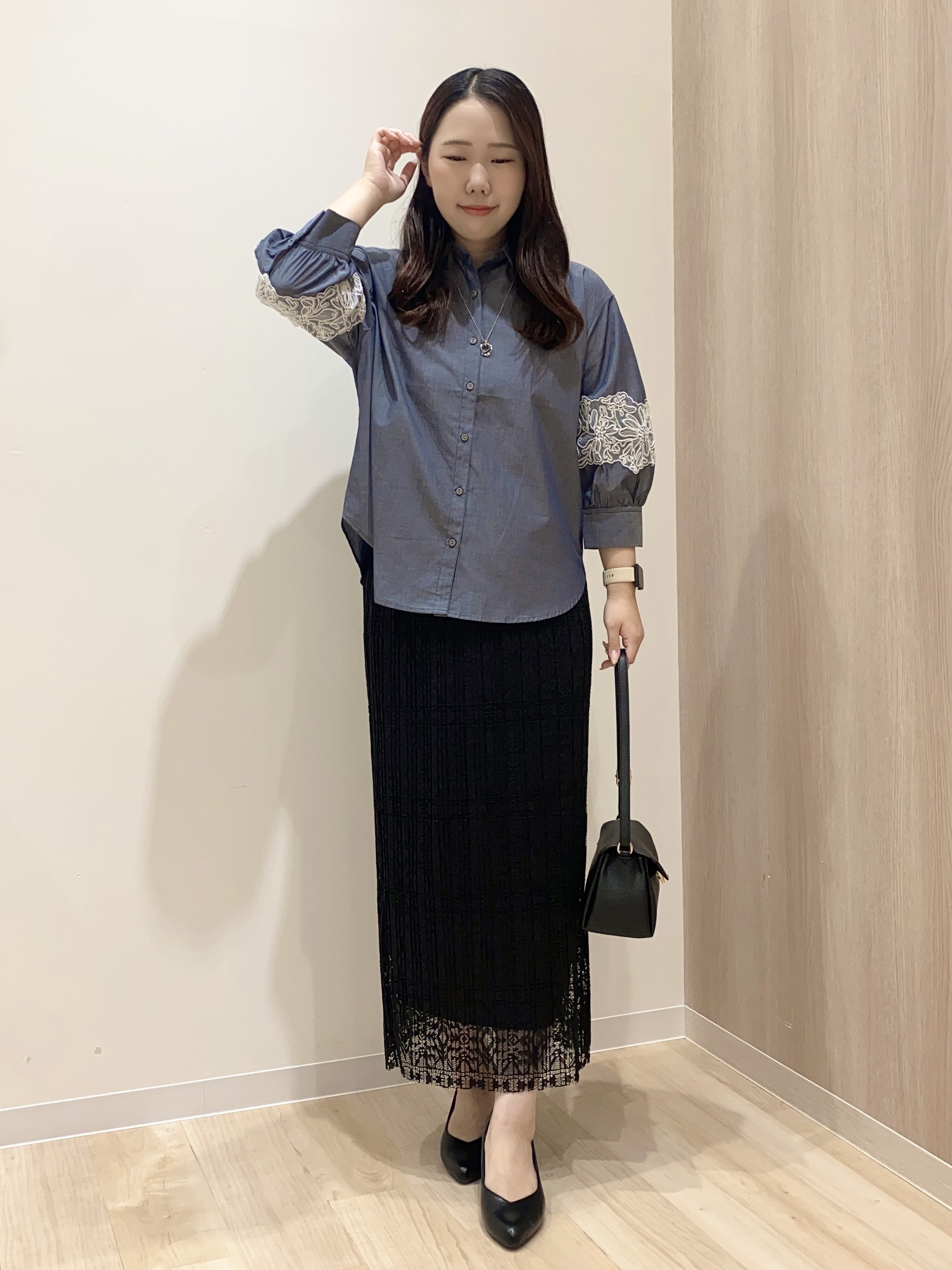 HANAさんの「grove｜さりげなく華やぐ レースボリュームスリーブシャツ」を使ったコーディネート