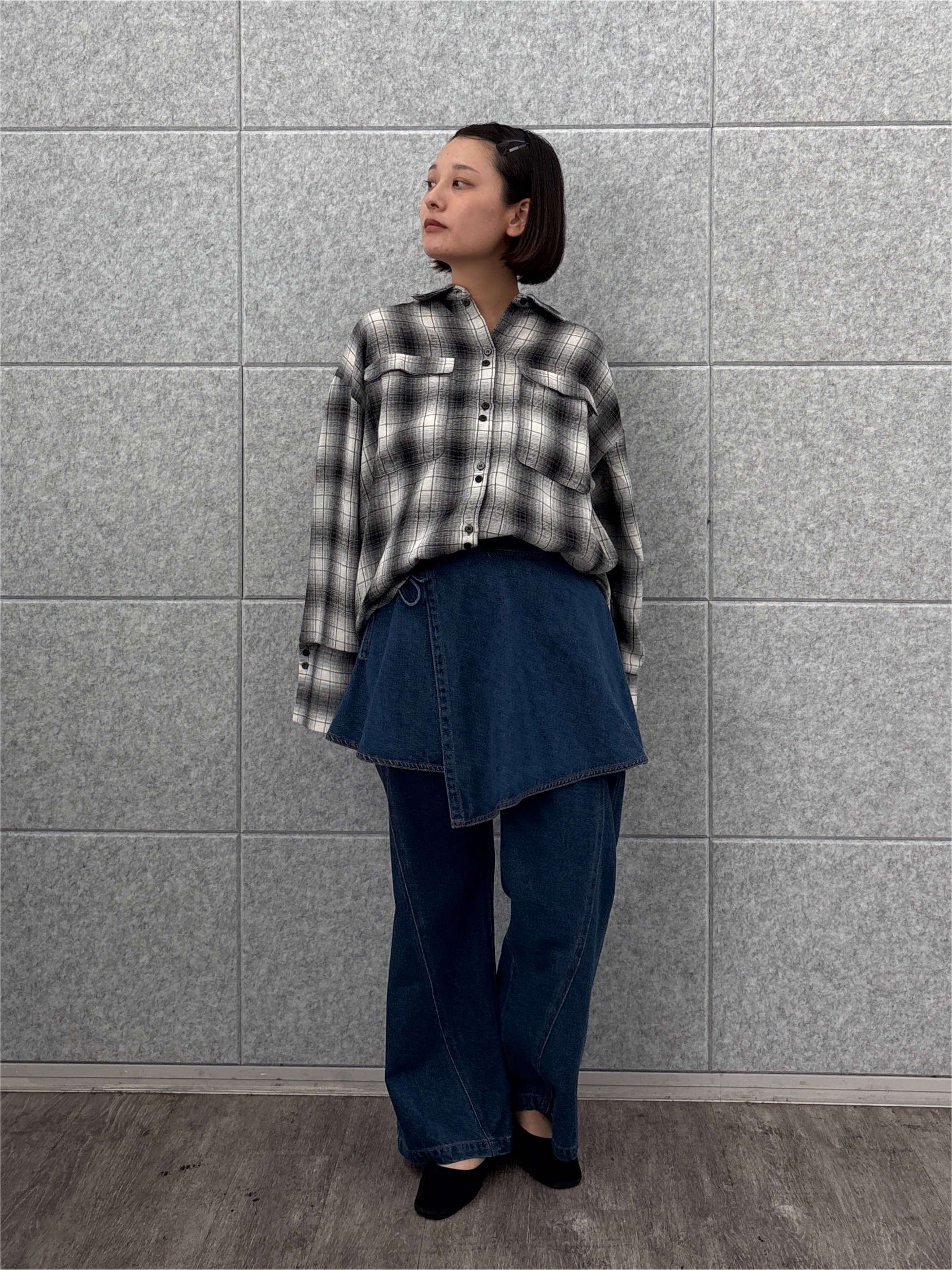 ayanoさんの「INDIVI｜タイムレスフォルムシャツ【LIVE紹介／上枝みどりさん着用】」を使ったコーディネート