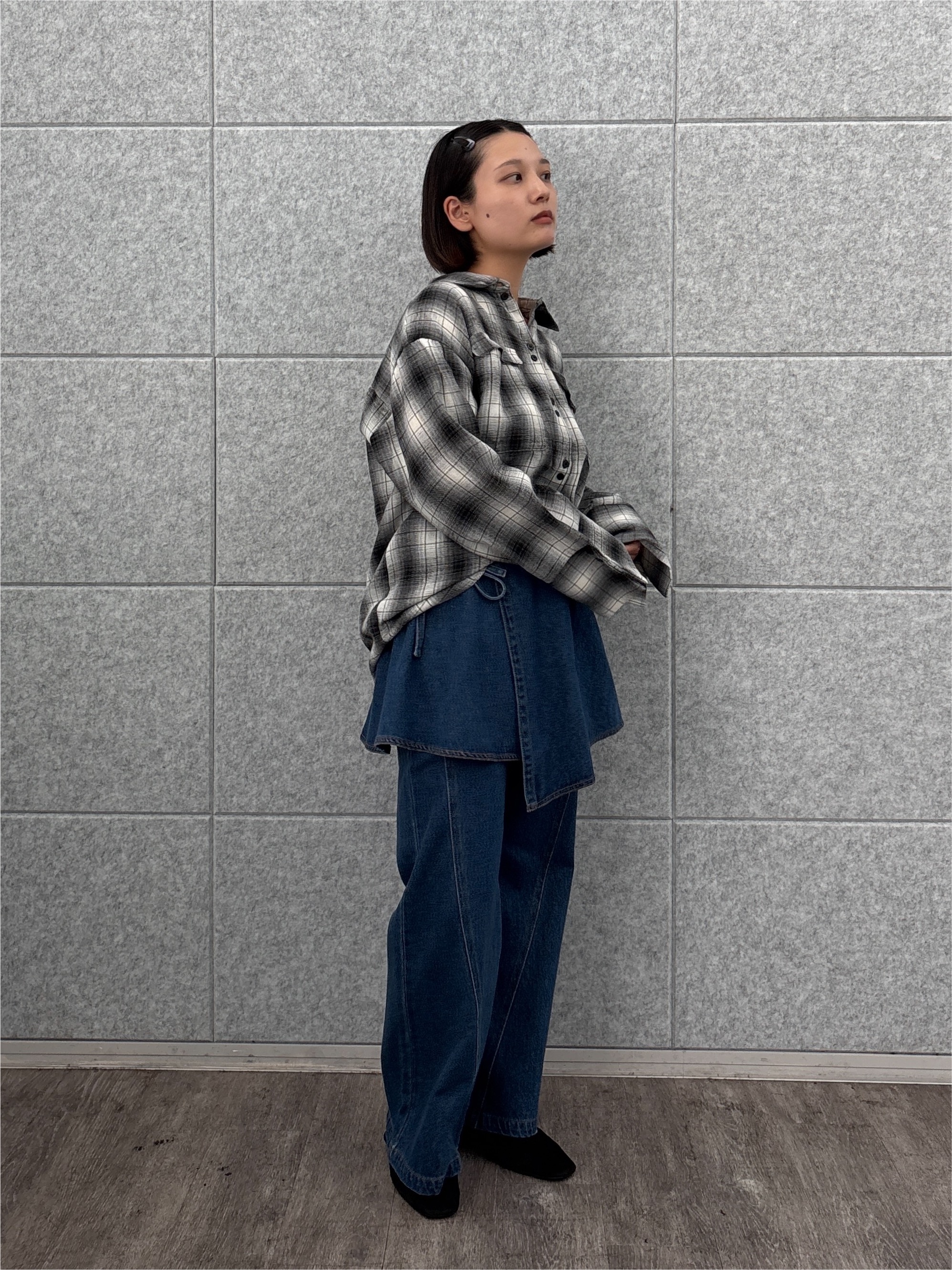 ayanoさんの「INDIVI｜タイムレスフォルムシャツ【LIVE紹介／上枝みどりさん着用】」を使ったコーディネート