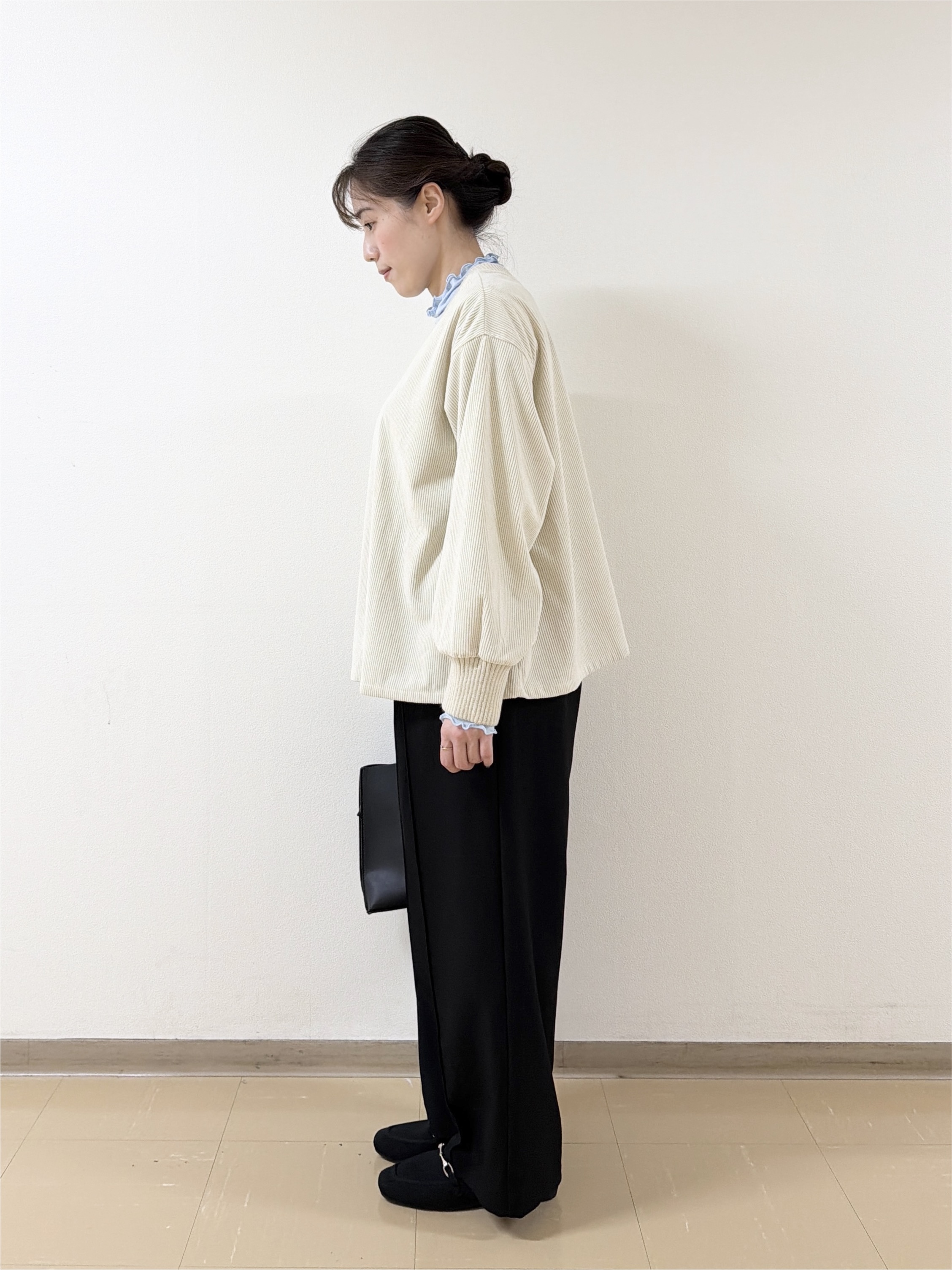 あんづさんの「SHOO･LA･RUE｜【S-LL/洗濯機可/前後2WAY】大人上品にきまる コーデュロイトップス」を使ったコーディネート