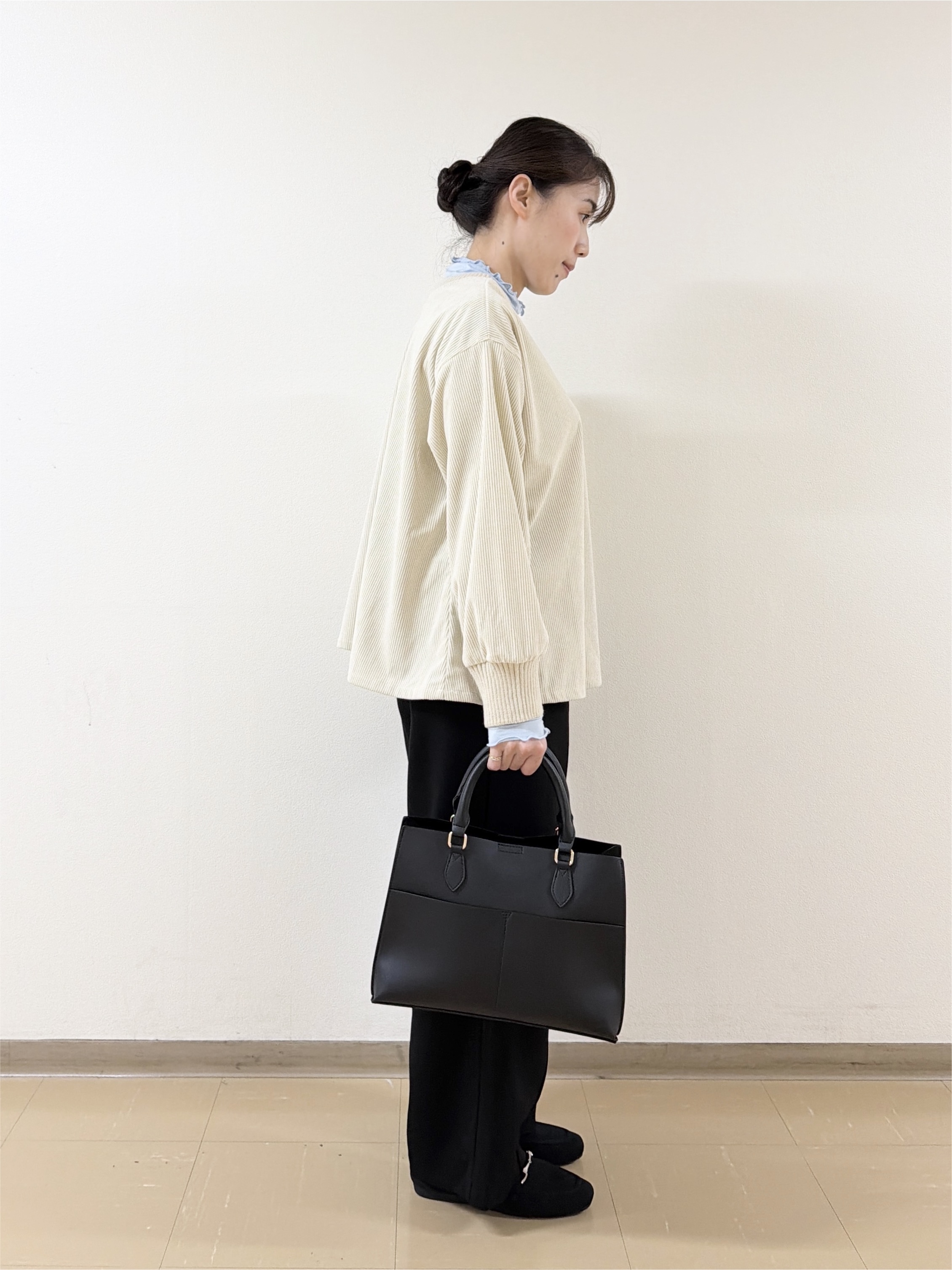 あんづさんの「SHOO･LA･RUE｜【S-LL/洗濯機可/前後2WAY】大人上品にきまる コーデュロイトップス」を使ったコーディネート