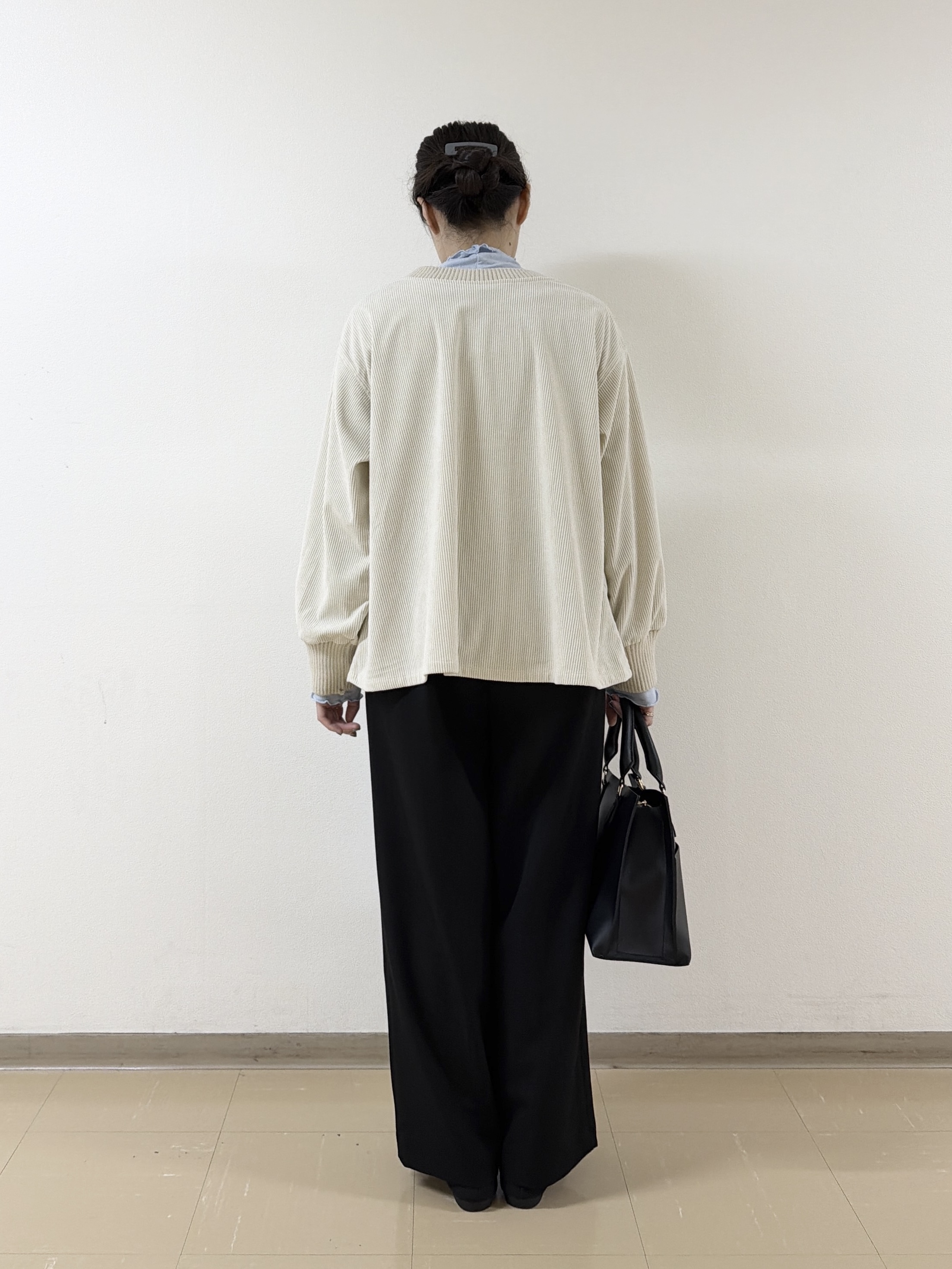あんづさんの「SHOO･LA･RUE｜【S-LL/洗濯機可/前後2WAY】大人上品にきまる コーデュロイトップス」を使ったコーディネート