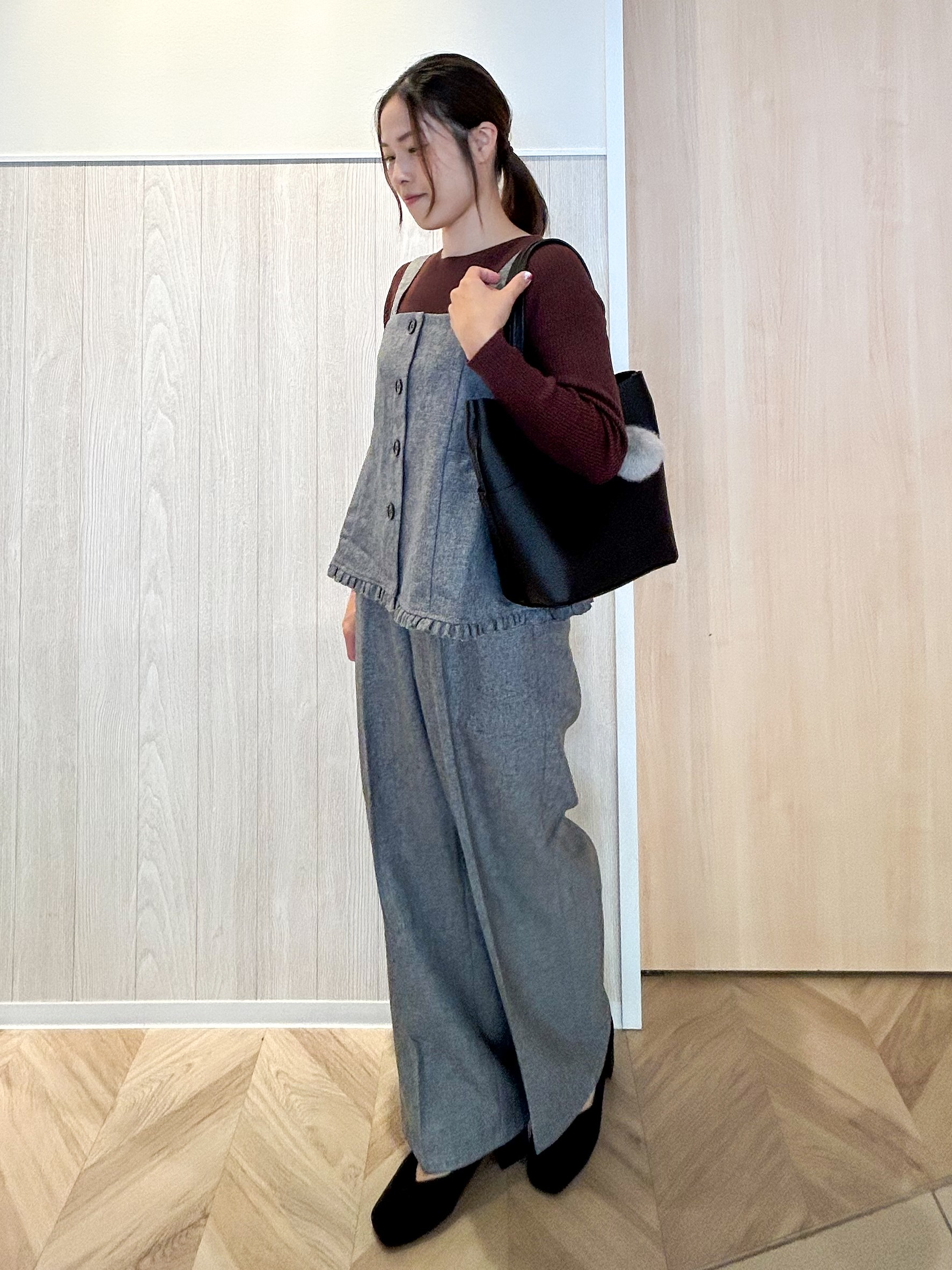 tomoさんの「SHOO･LA･RUE｜【毛玉になりにくい/S-LL/洗濯機可】ボートネックで首元美しく やわらかリブニット」を使ったコーディネート