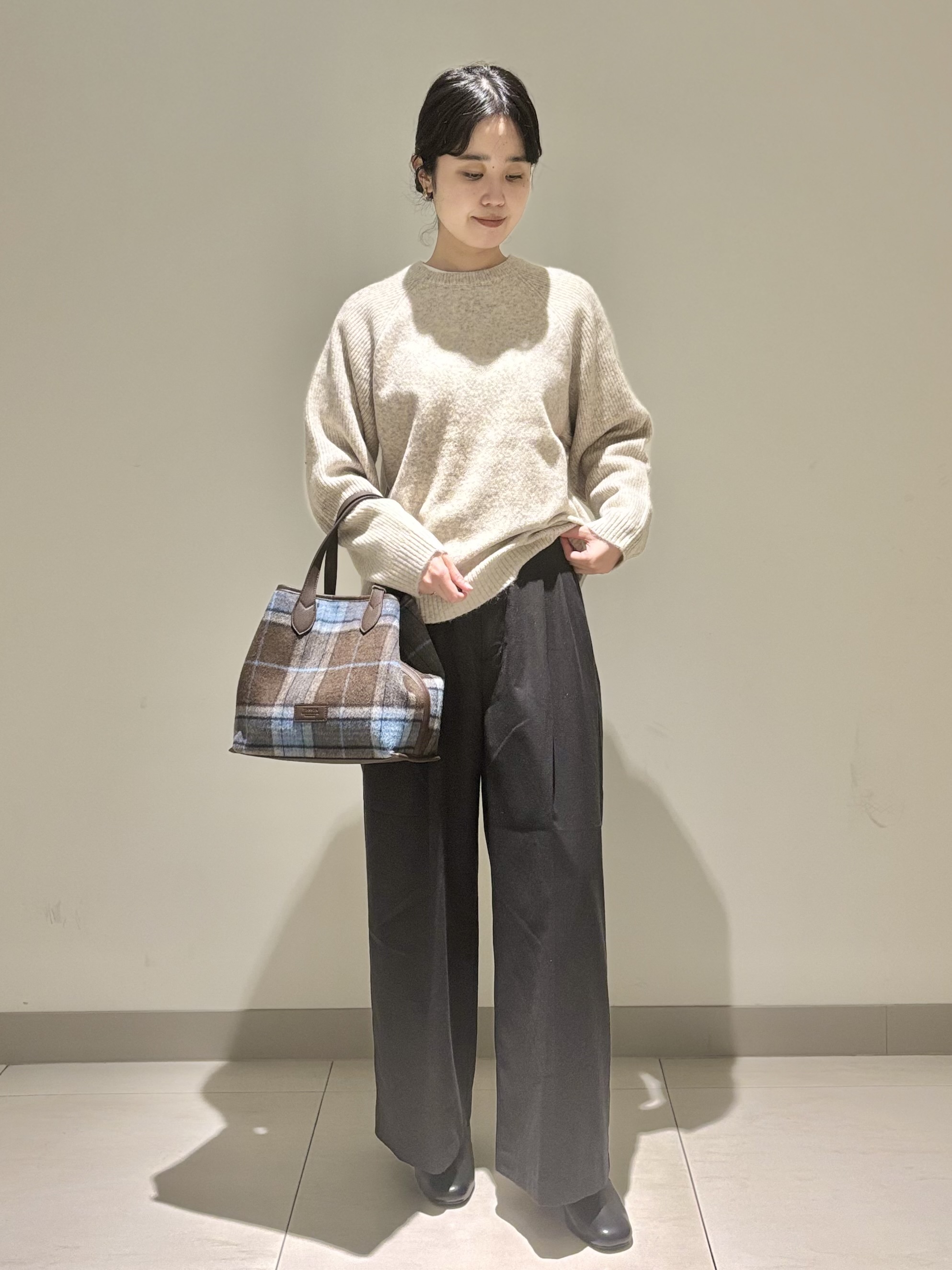 mayuさんの「Dessin｜【洗濯機OK/サスティナブル/6色展開】編地切替ラグラン ニットプルオーバー」を使ったコーディネート