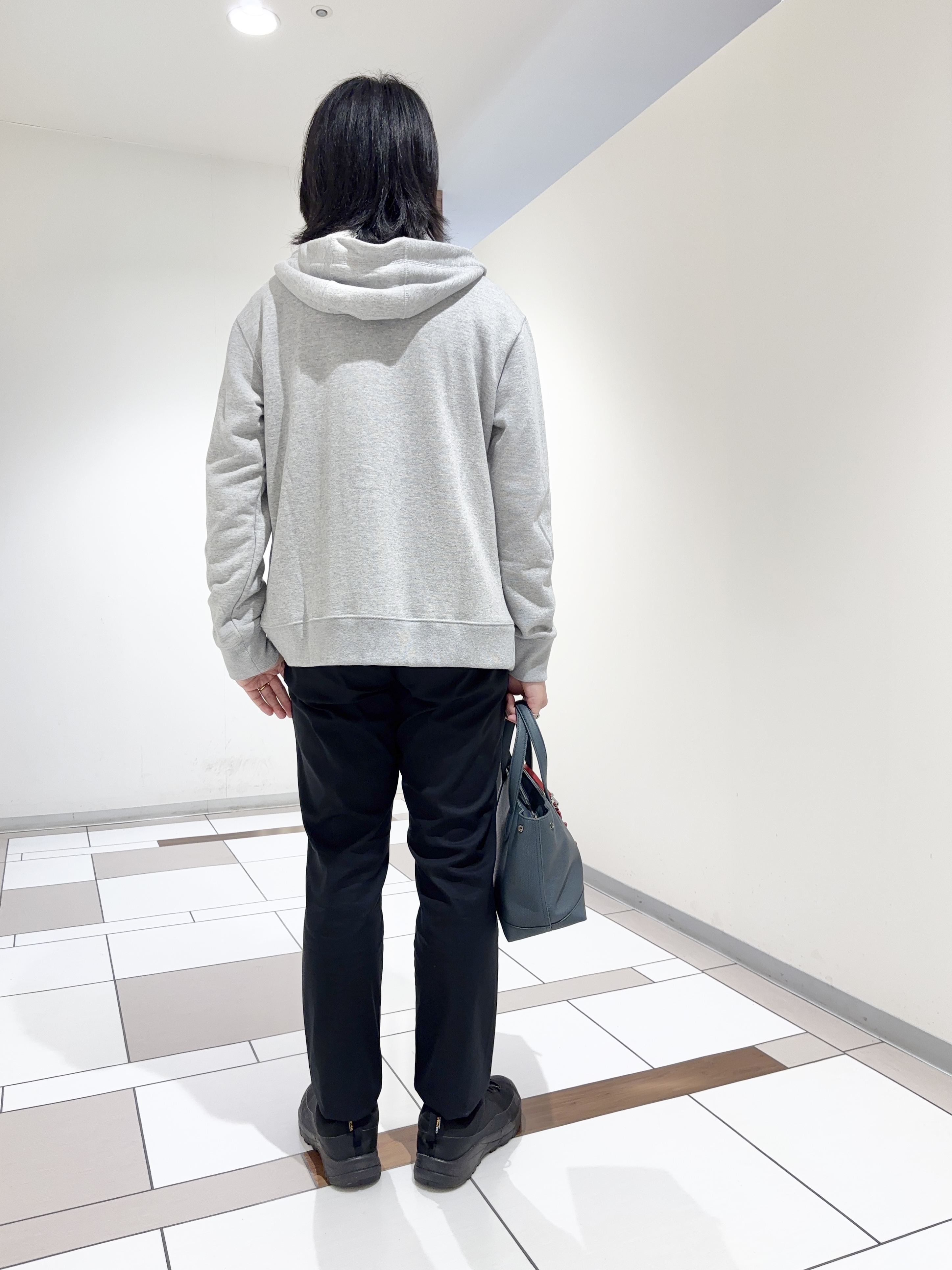 及川さんの「TAKEO KIKUCHI｜【BOWLER HAT LABEL】ジップアップ スウェットパーカー」を使ったコーディネート
