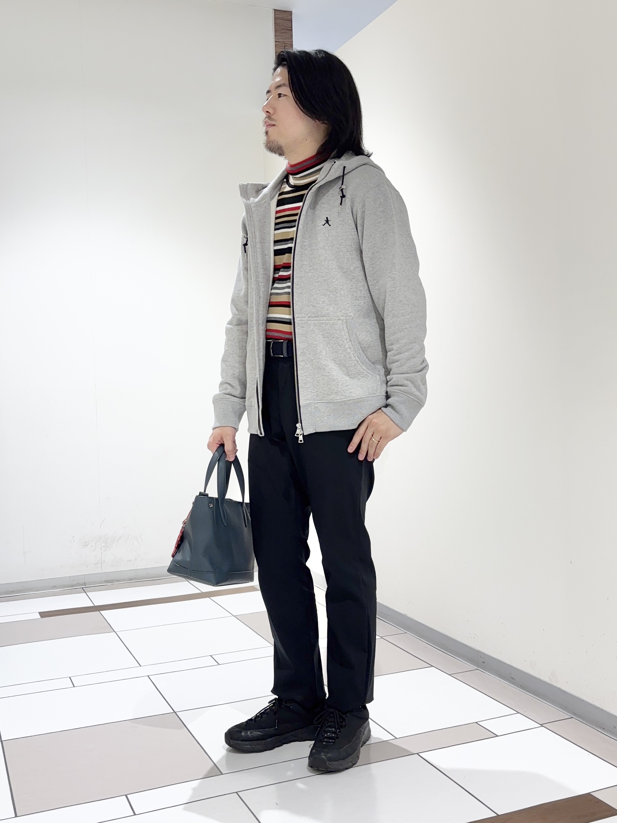 及川さんの「TAKEO KIKUCHI｜【BOWLER HAT LABEL】ジップアップ スウェットパーカー」を使ったコーディネート