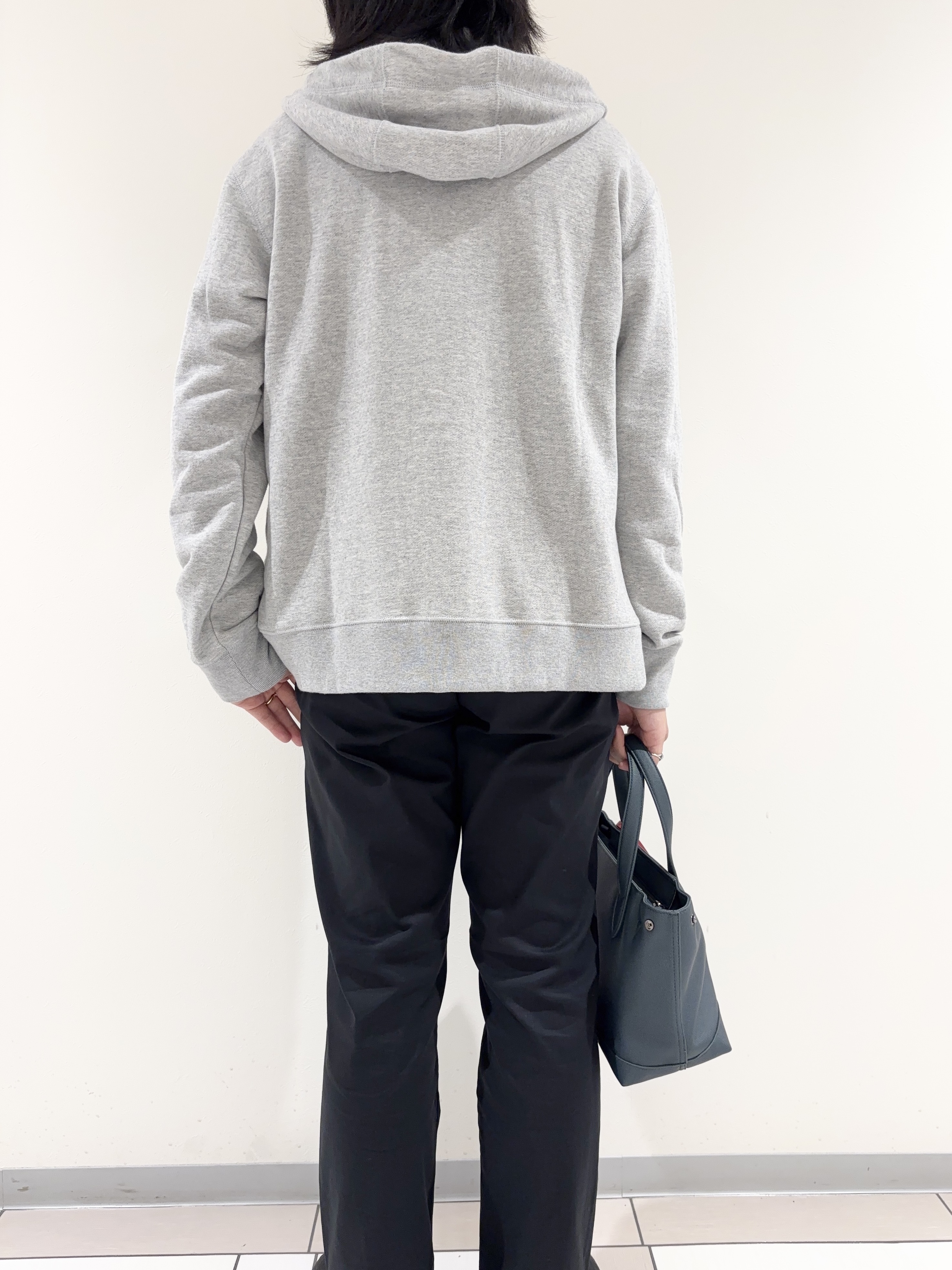 及川さんの「TAKEO KIKUCHI｜【BOWLER HAT LABEL】ジップアップ スウェットパーカー」を使ったコーディネート