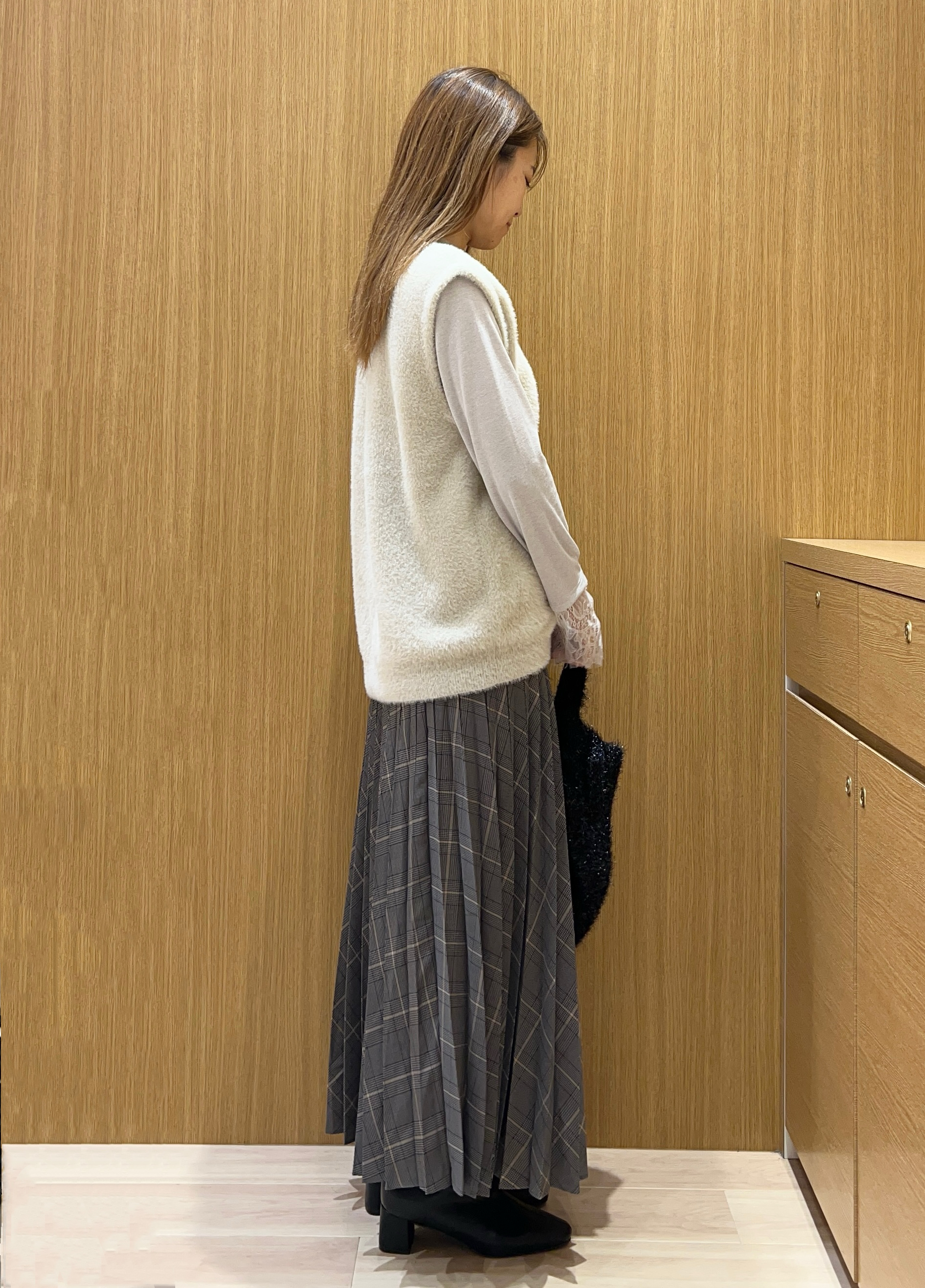meeさんの「OPAQUE.CLIP｜フェザーヤーンニットベスト【洗濯機OK】」を使ったコーディネート