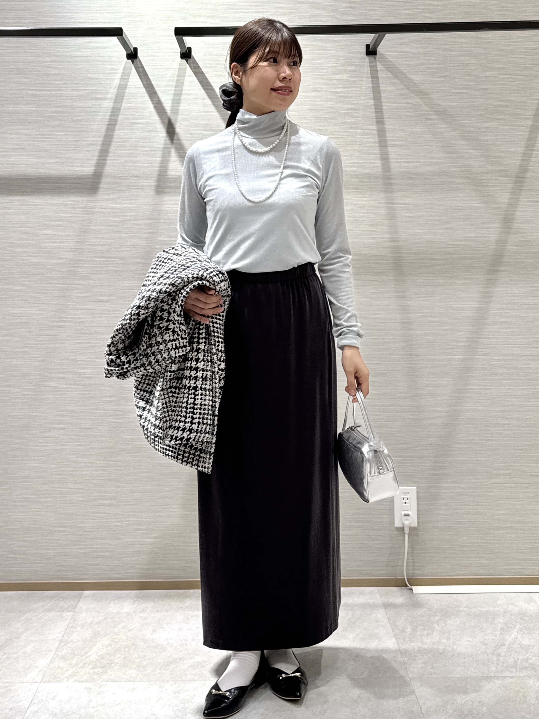 nanaさんの「UNTITLED｜【重ね着レイヤード】シアーベロアハイネックトップス」を使ったコーディネート