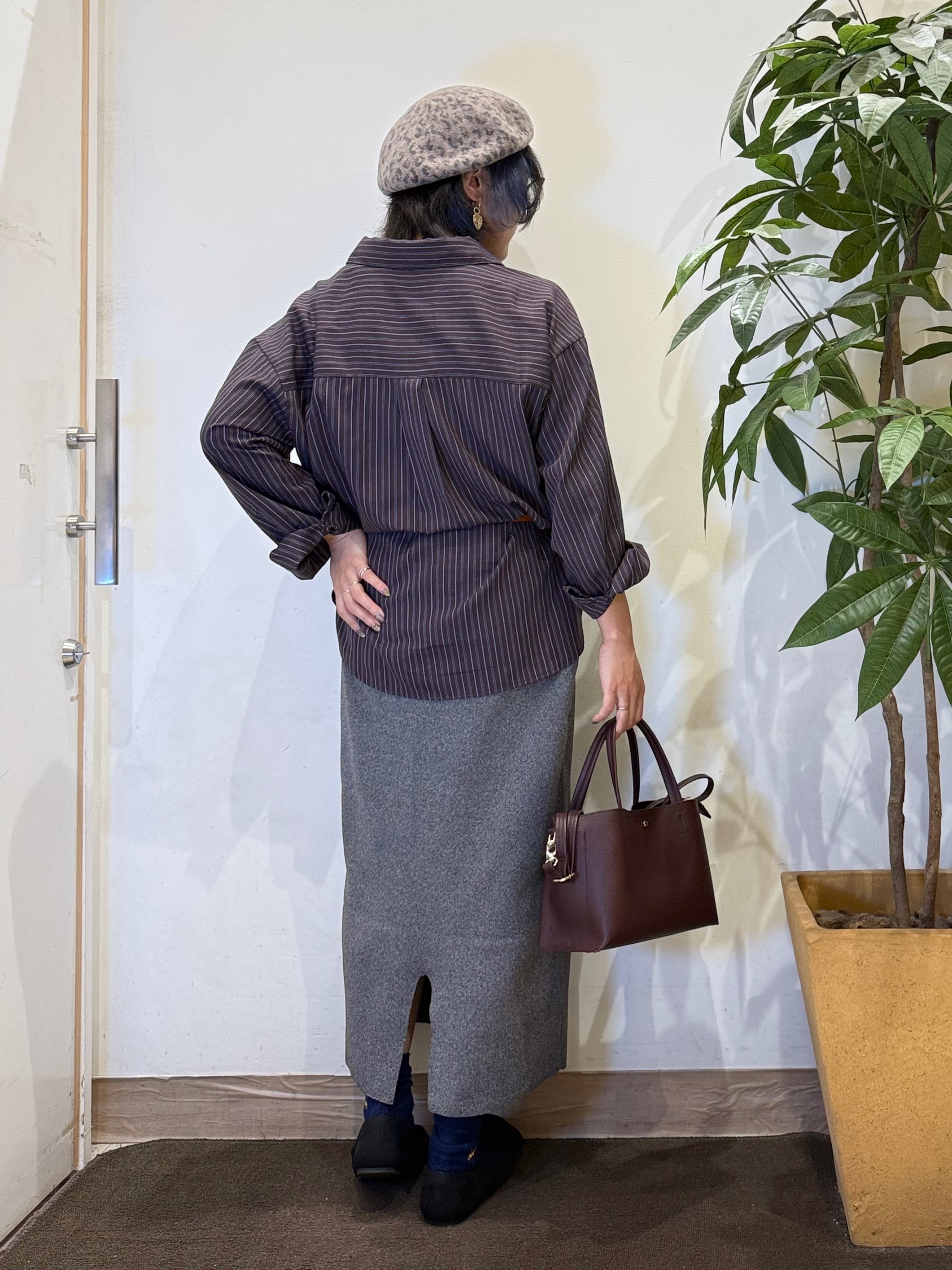 misakiさんの「SHOO･LA･RUE｜【洗濯後しわになりにくい/S-LL】気分で選ぶ 大人のデイリー使いに ベーシックシャツ」を使ったコーディネート