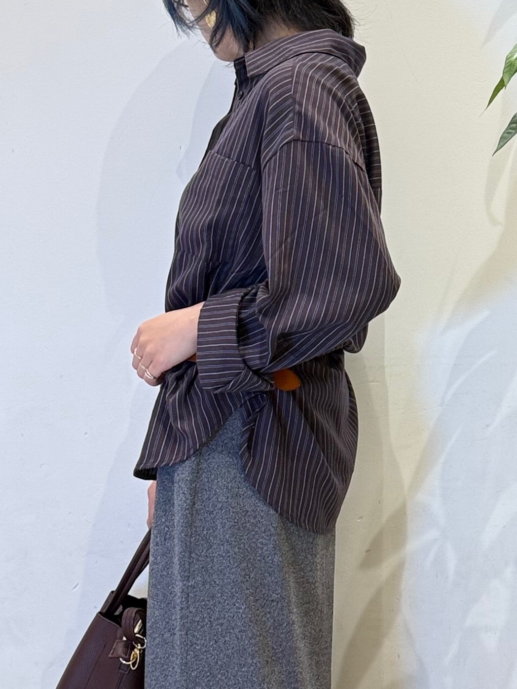 misakiさんの「SHOO･LA･RUE｜【洗濯後しわになりにくい/S-LL】気分で選ぶ 大人のデイリー使いに ベーシックシャツ」を使ったコーディネート