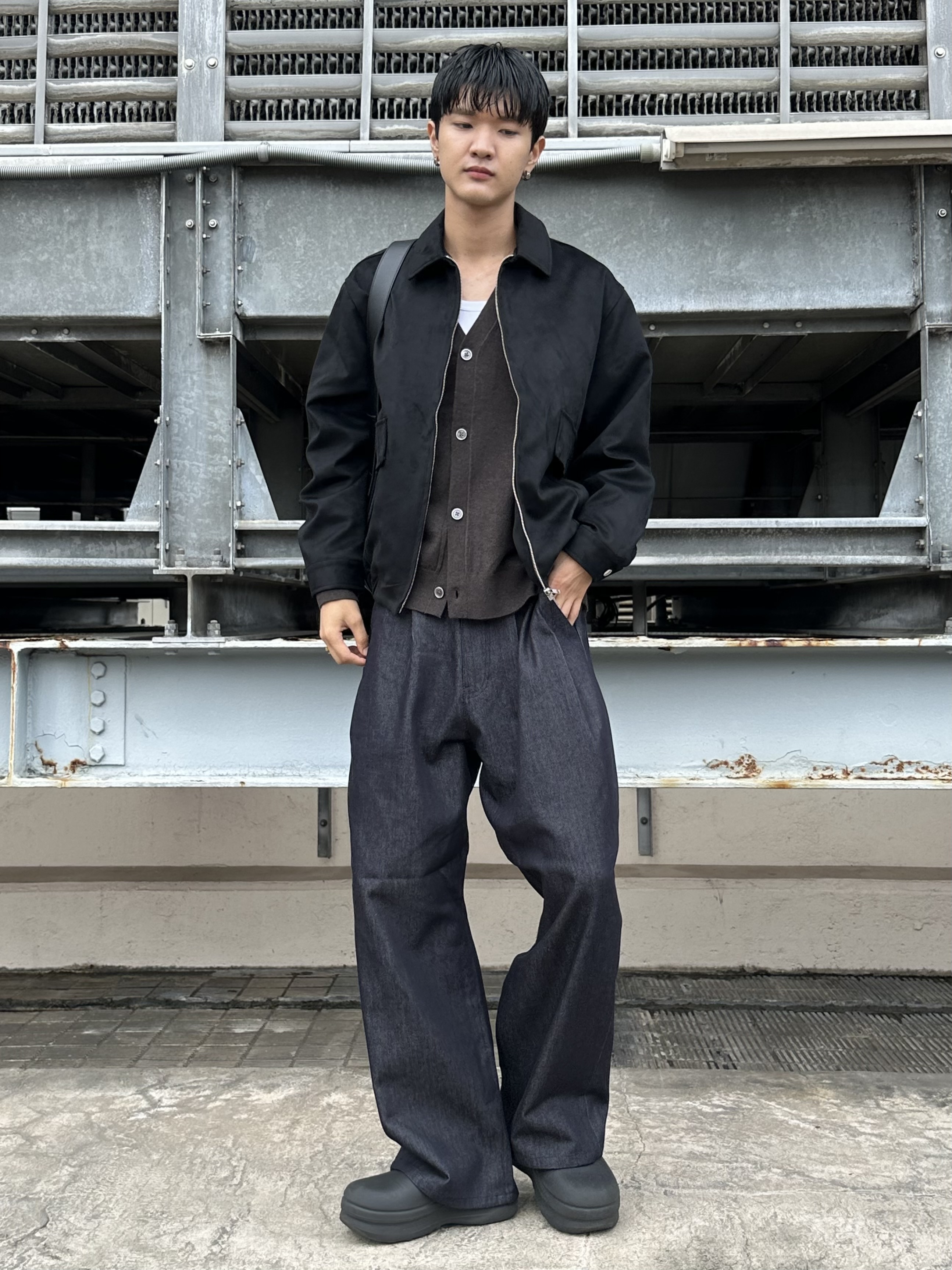 KOHEIさんの「tk.TAKEO KIKUCHI｜【色褪せしにくいデニム】Comfy Fadeless Denim Seriesワイドストレートデニム」を使ったコーディネート