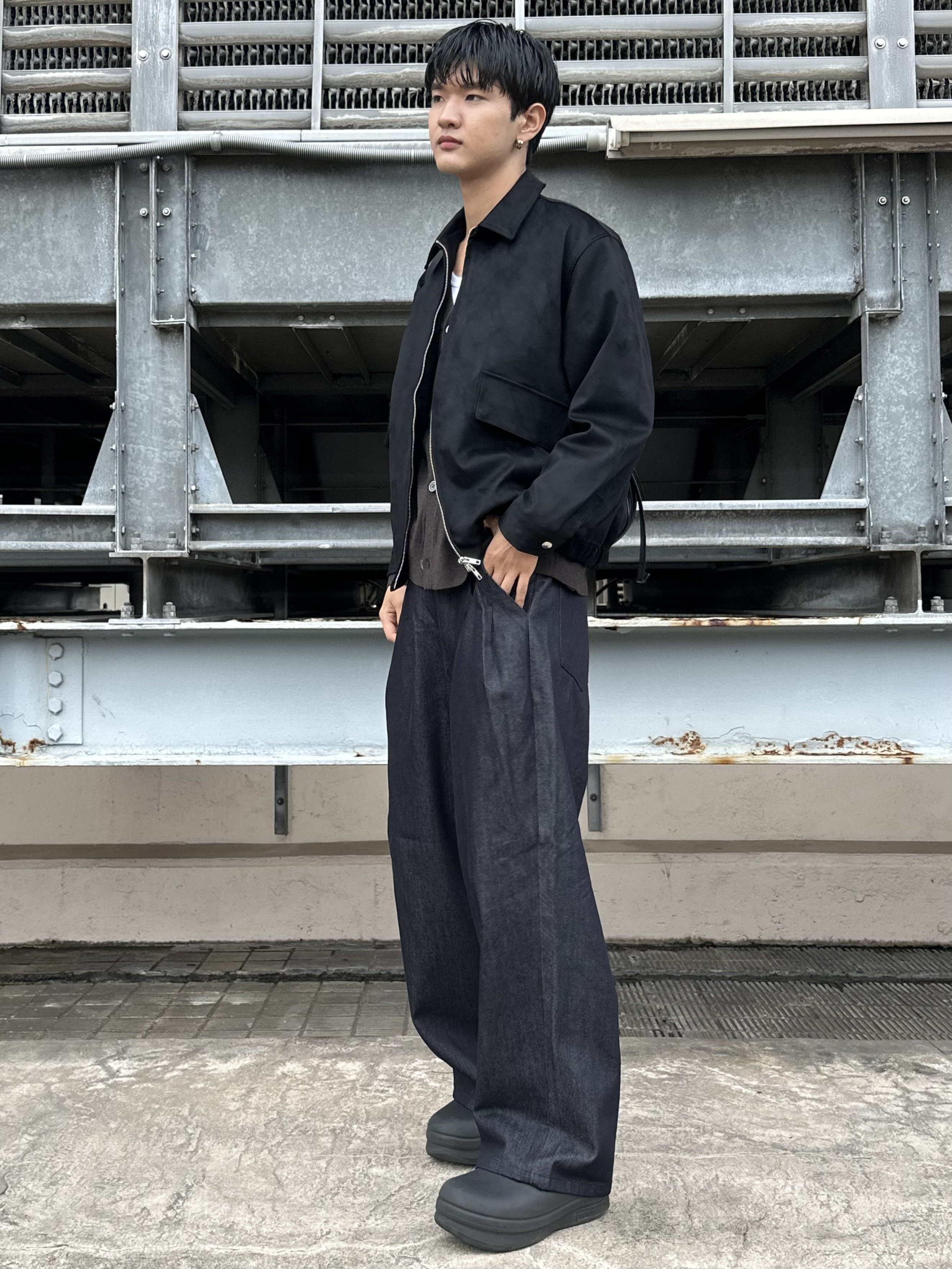 KOHEIさんの「tk.TAKEO KIKUCHI｜【色褪せしにくいデニム】Comfy Fadeless Denim Seriesワイドストレートデニム」を使ったコーディネート