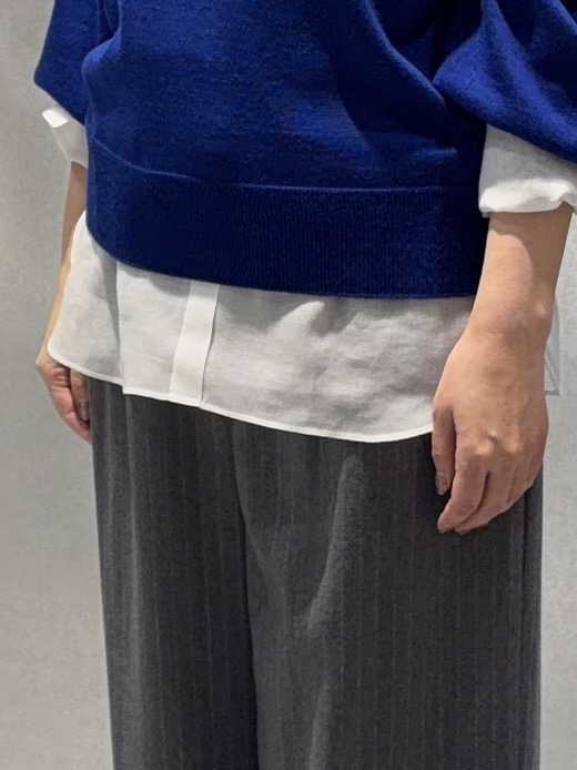 わたなべさんの「UNTITLED｜【大人の抜け感/8色展開】ボリュームスリーブニットプルオーバー」を使ったコーディネート