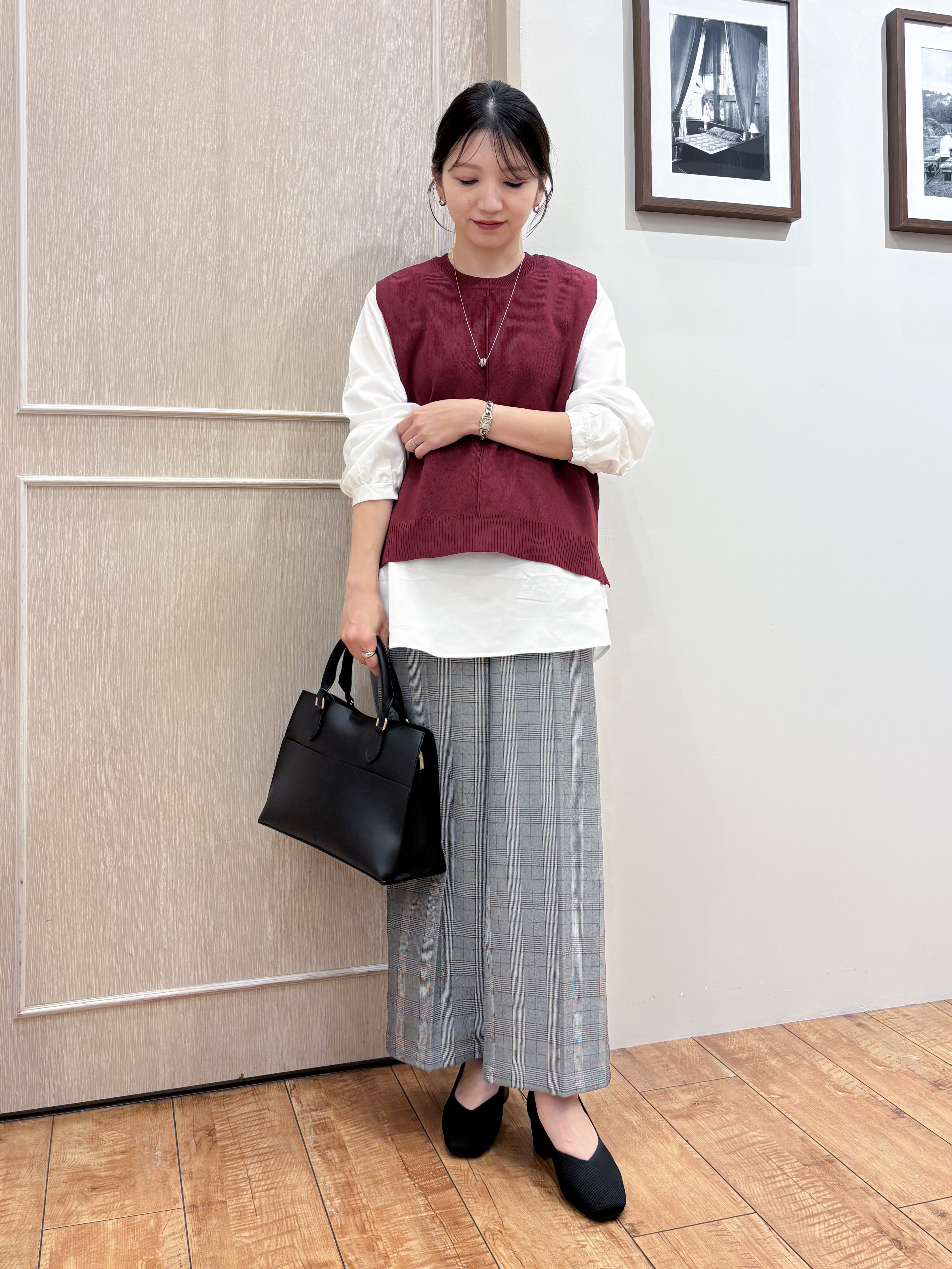 なみさんの「SHOO･LA･RUE｜【2点セット/S-LL】着回し自在 スポンディッシュニットベスト＆フレアシャツ」を使ったコーディネート