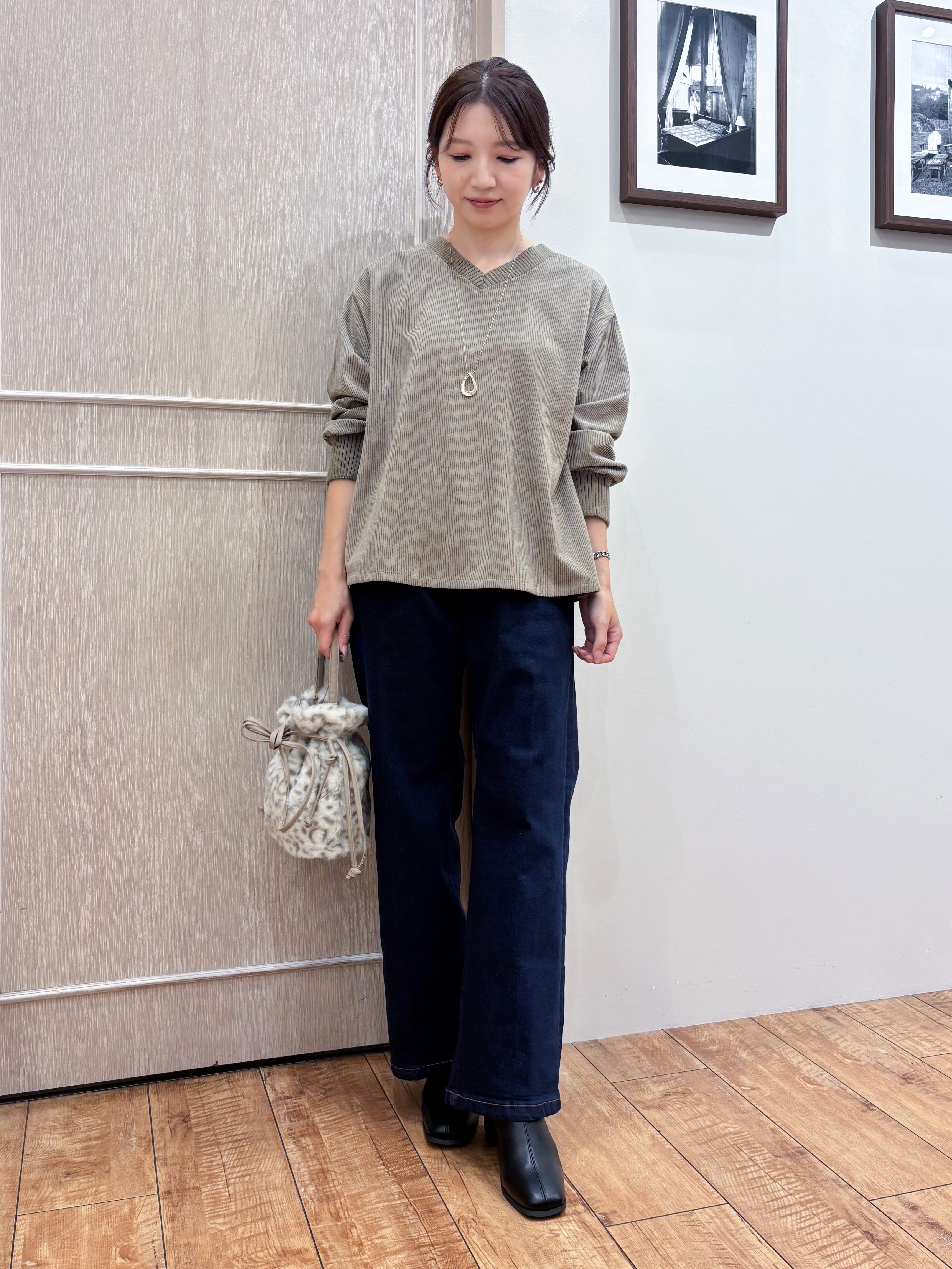 なみさんの「SHOO･LA･RUE｜【S-LL/洗濯機可/前後2WAY】大人上品にきまる コーデュロイトップス」を使ったコーディネート