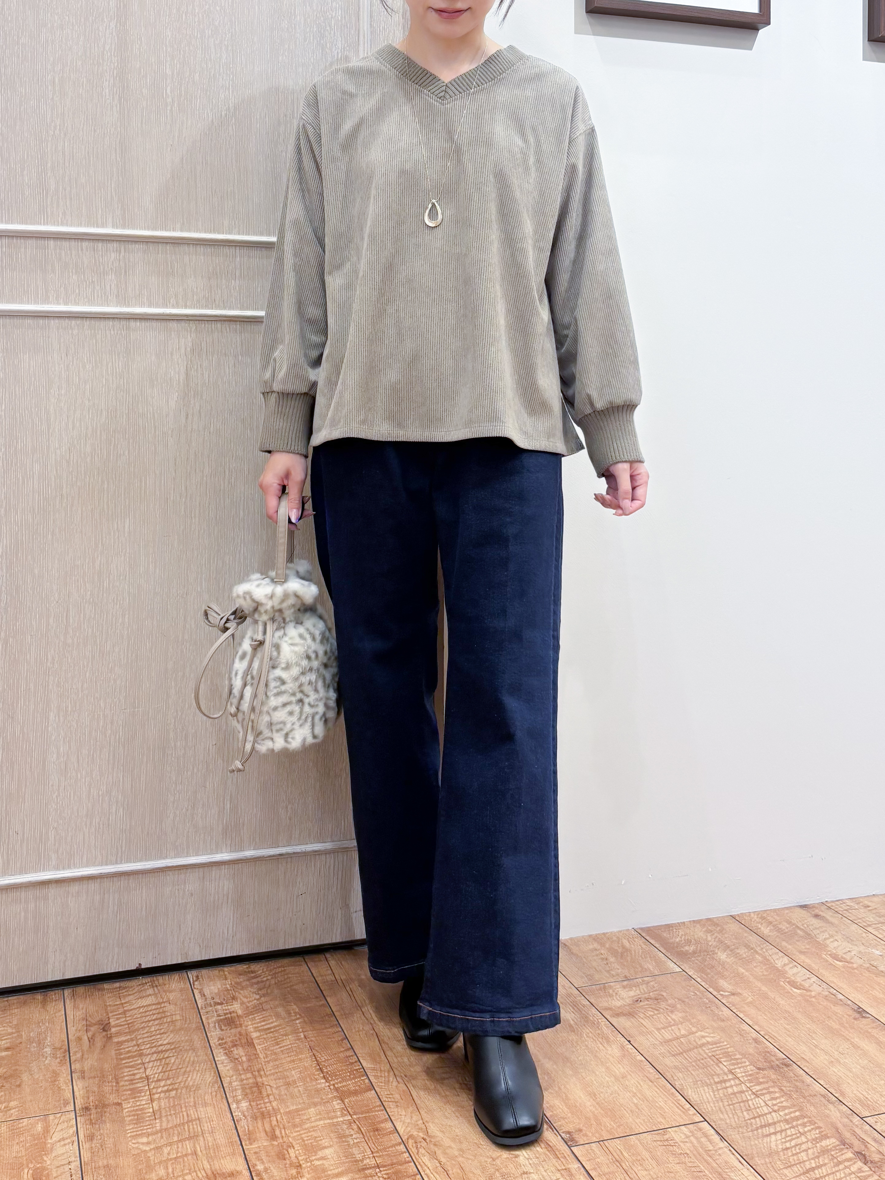 なみさんの「SHOO･LA･RUE｜【S-LL/洗濯機可/前後2WAY】大人上品にきまる コーデュロイトップス」を使ったコーディネート