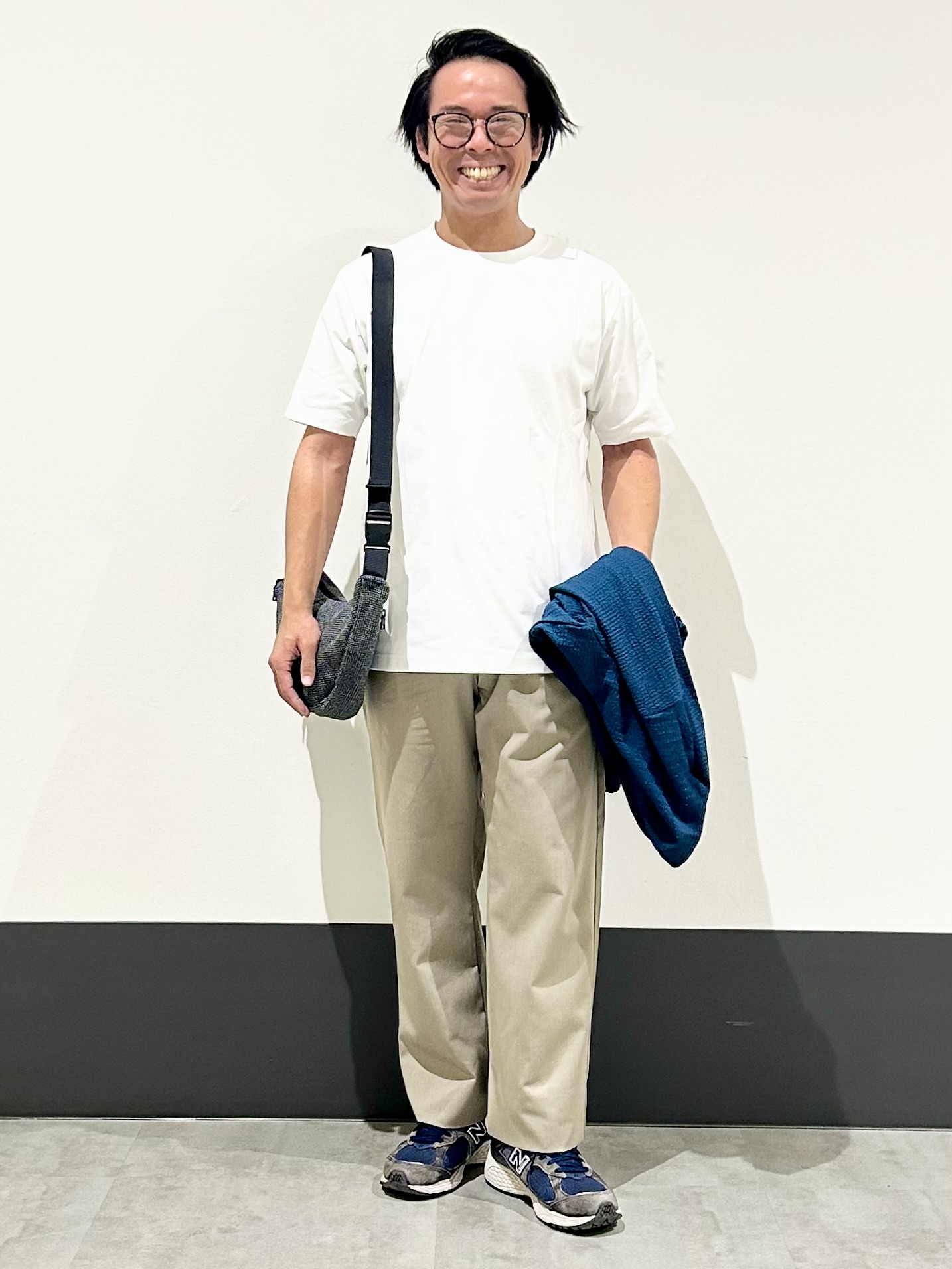 KENJI Iさんの「THE SHOP TK｜【2点セット／洗濯機OK】長袖カーディガン+半袖Tシャツ」を使ったコーディネート