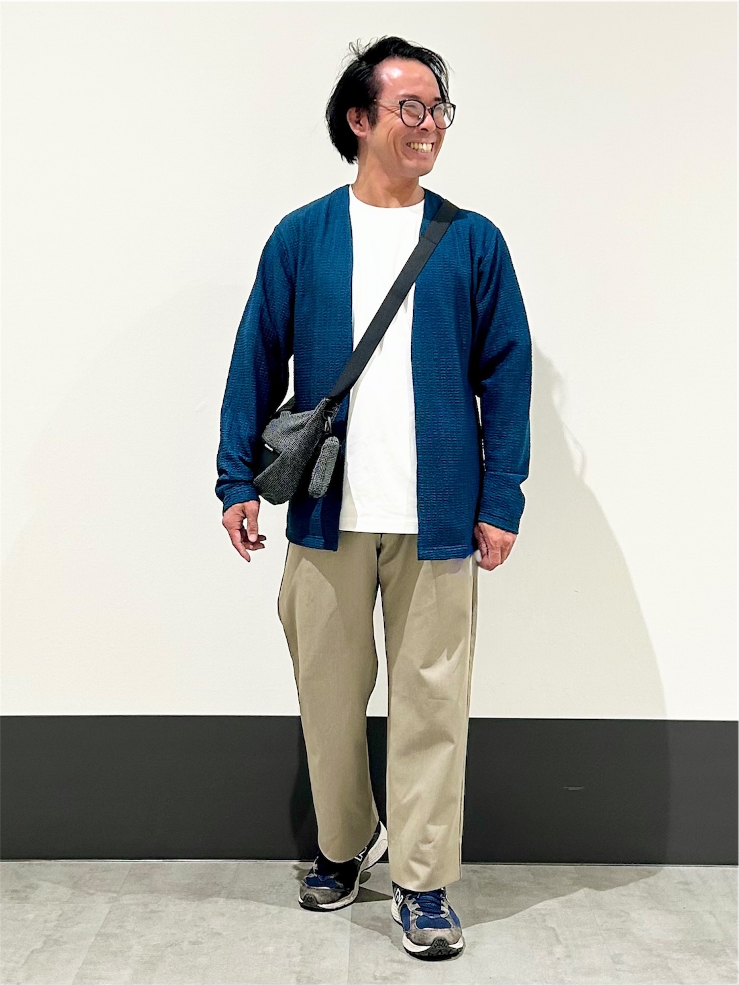 KENJI Iさんの「THE SHOP TK｜【2点セット／洗濯機OK】長袖カーディガン+半袖Tシャツ」を使ったコーディネート