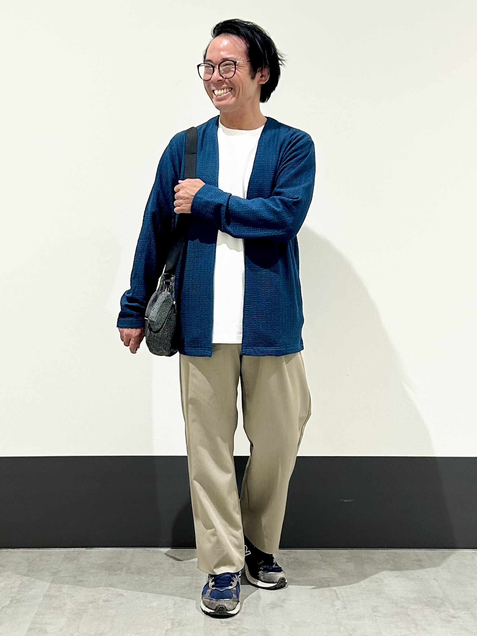 KENJI Iさんの「THE SHOP TK｜【2点セット／洗濯機OK】長袖カーディガン+半袖Tシャツ」を使ったコーディネート