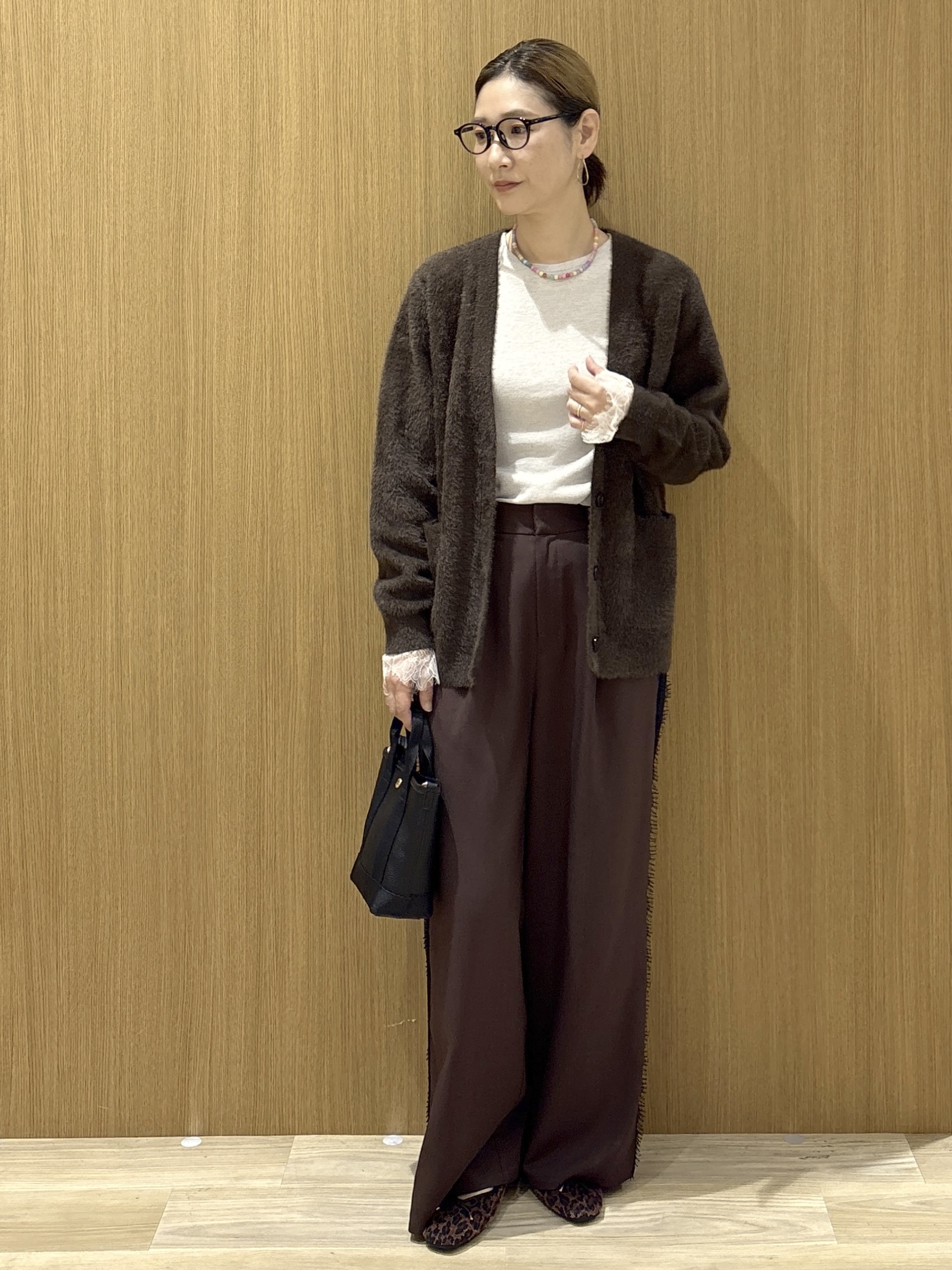 たけねぇさんの「OPAQUE.CLIP｜フェザーヤーンVネックニットカーディガン【洗濯機OK】」を使ったコーディネート