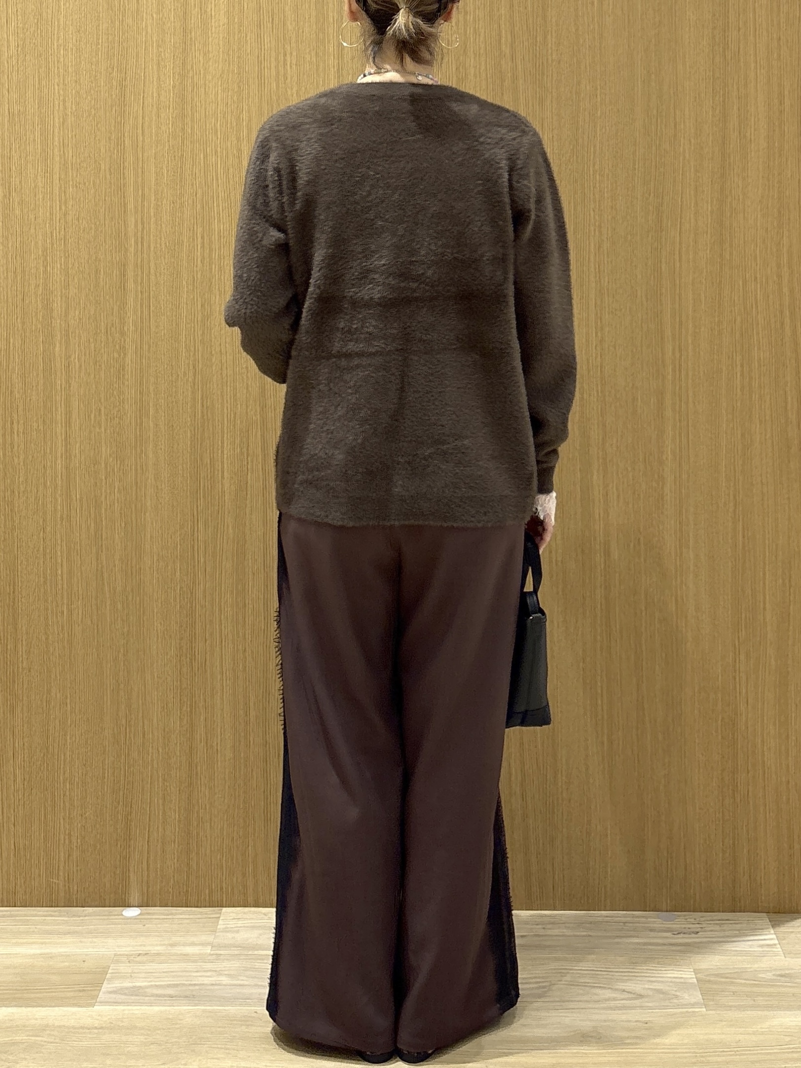 たけねぇさんの「OPAQUE.CLIP｜フェザーヤーンVネックニットカーディガン【洗濯機OK】」を使ったコーディネート