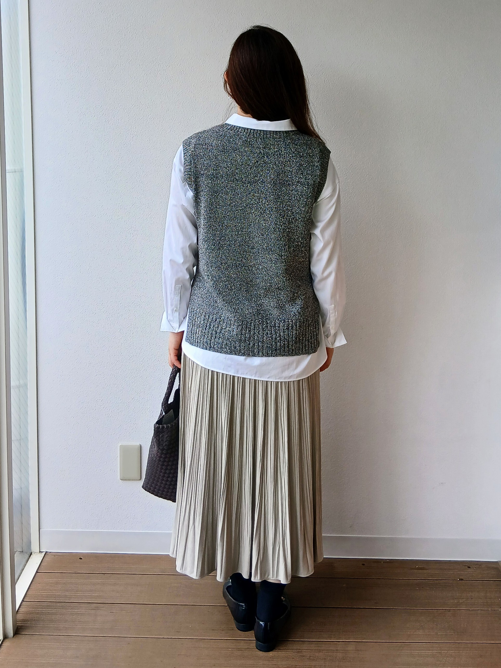 なみきさんの「UNTITLED｜【5色展開/手洗い可】ローシルクウールニットベスト」を使ったコーディネート