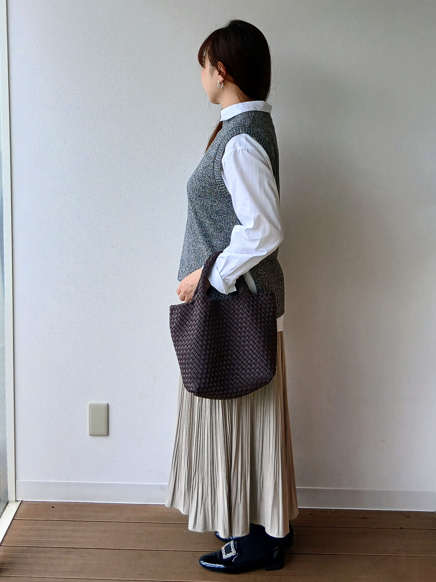 なみきさんの「UNTITLED｜【5色展開/手洗い可】ローシルクウールニットベスト」を使ったコーディネート