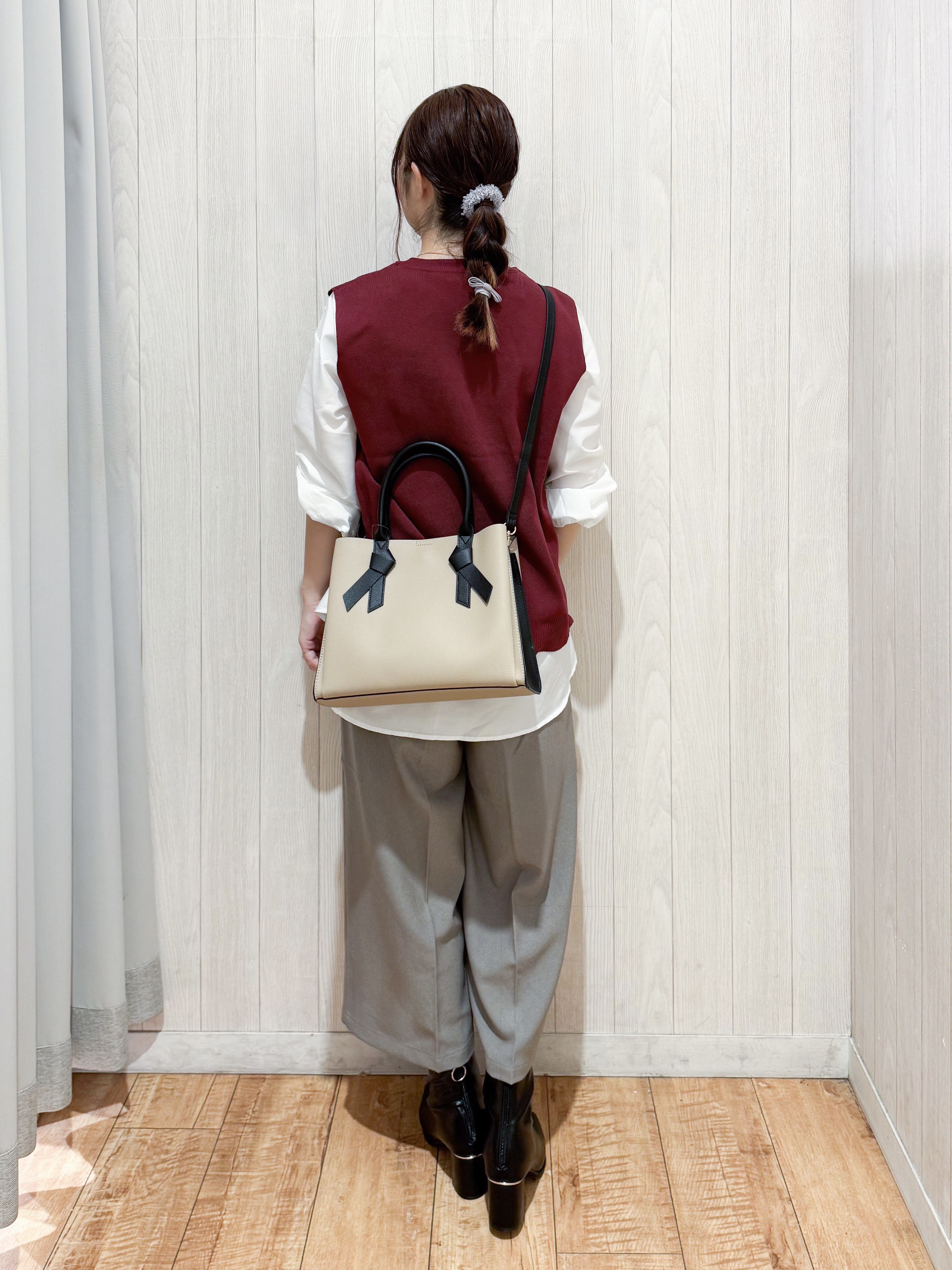 愛さんの「SHOO･LA･RUE｜【2点セット/S-LL】着回し自在 スポンディッシュニットベスト＆フレアシャツ」を使ったコーディネート