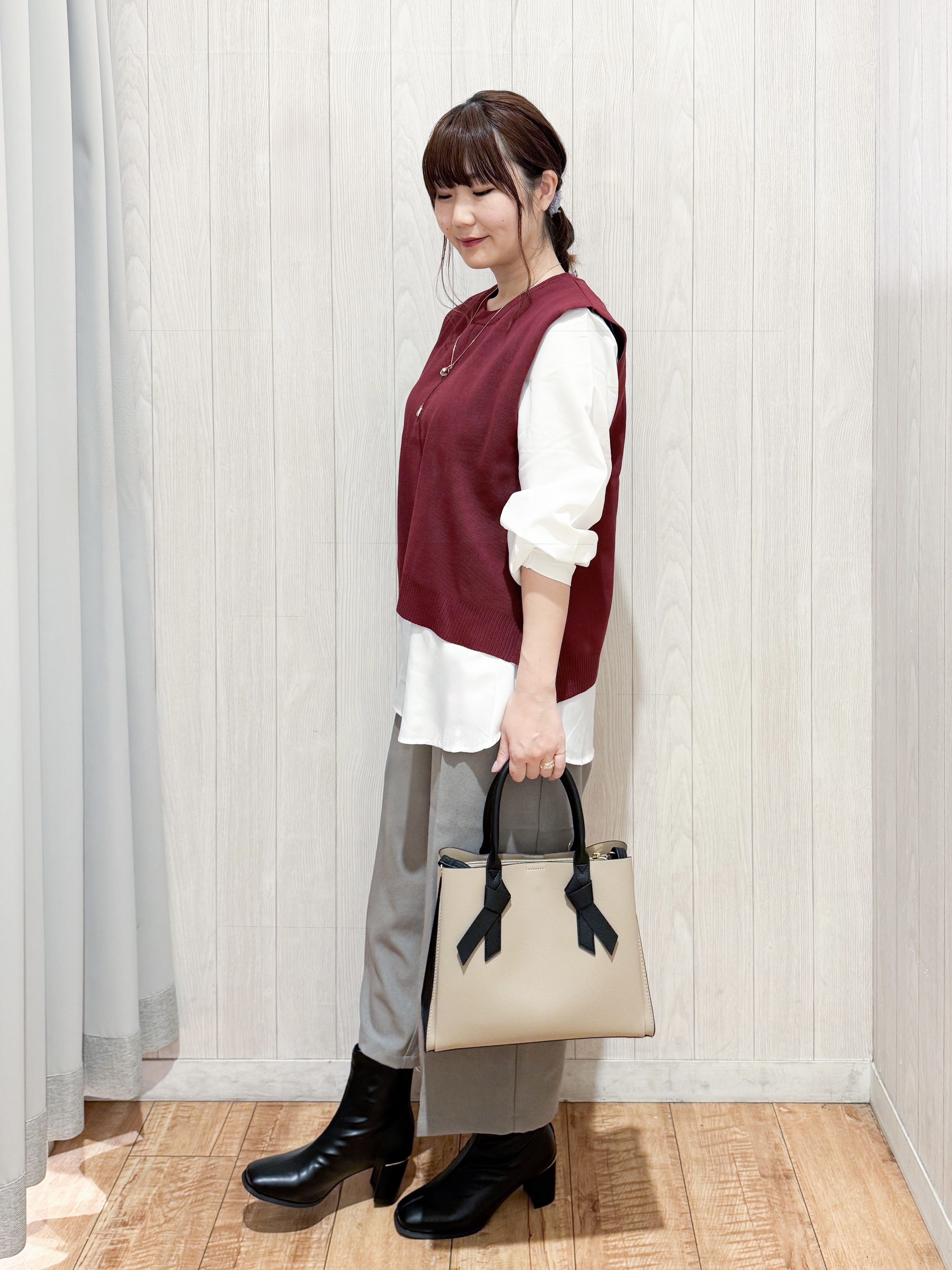 愛さんの「SHOO･LA･RUE｜【2点セット/S-LL】着回し自在 スポンディッシュニットベスト＆フレアシャツ」を使ったコーディネート