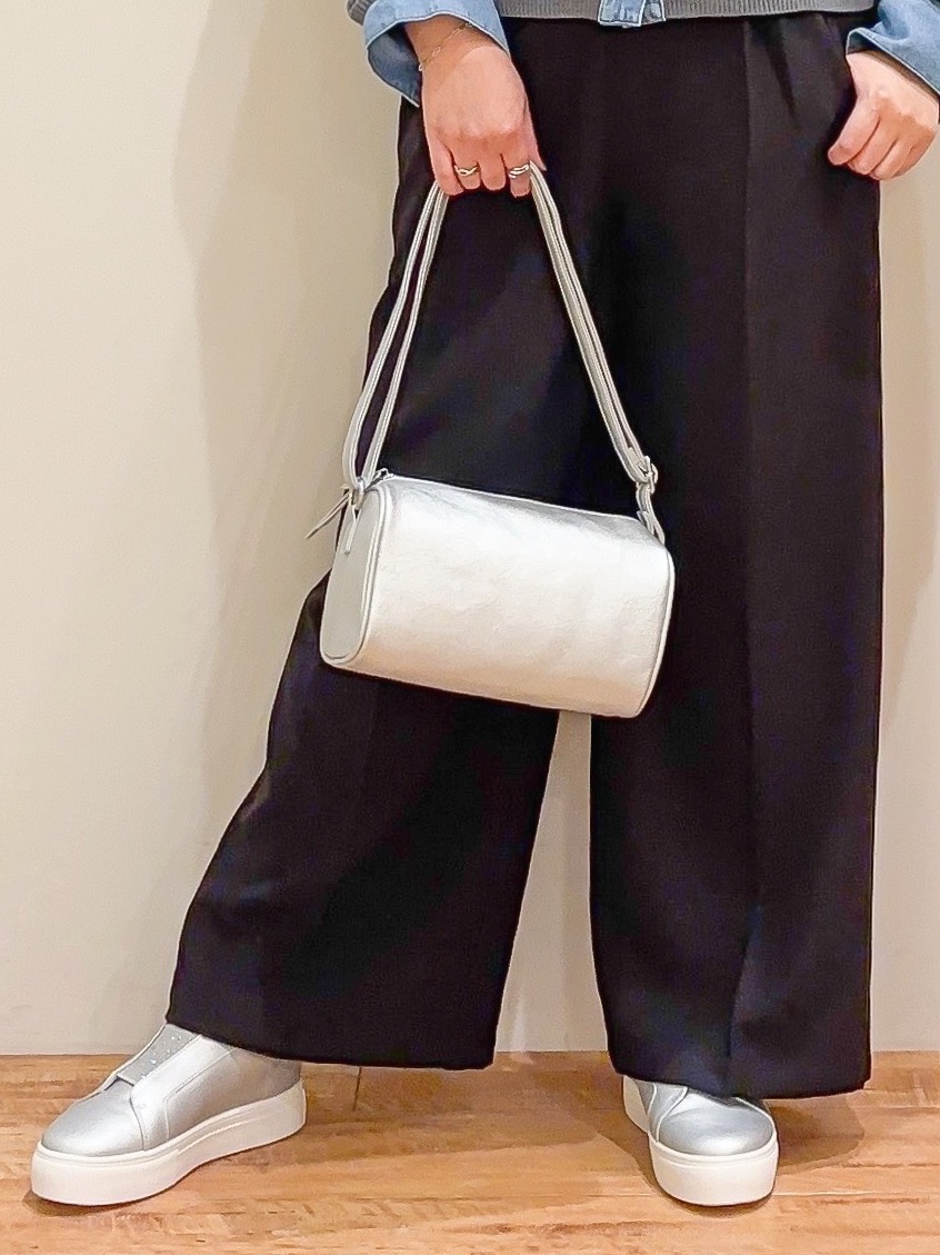 naoさんの「SHOO･LA･RUE｜【S-LL/洗濯機可】デニム／チェック切替でこなれ見え 金ボタンニットカーディガン」を使ったコーディネート