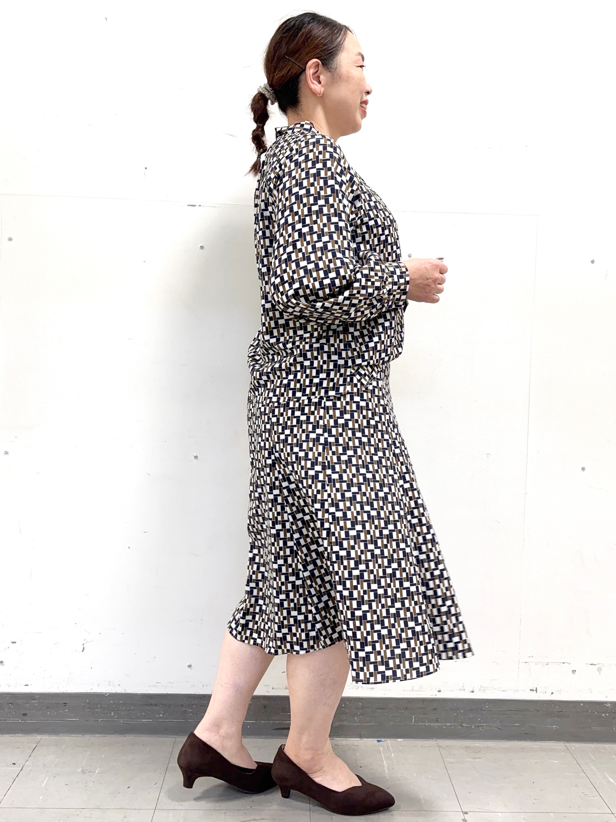 keiさんの「Reflect｜【SS-4Lサイズ／セットアップ】幾何柄プリント ボウタイデザインブラウス」を使ったコーディネート