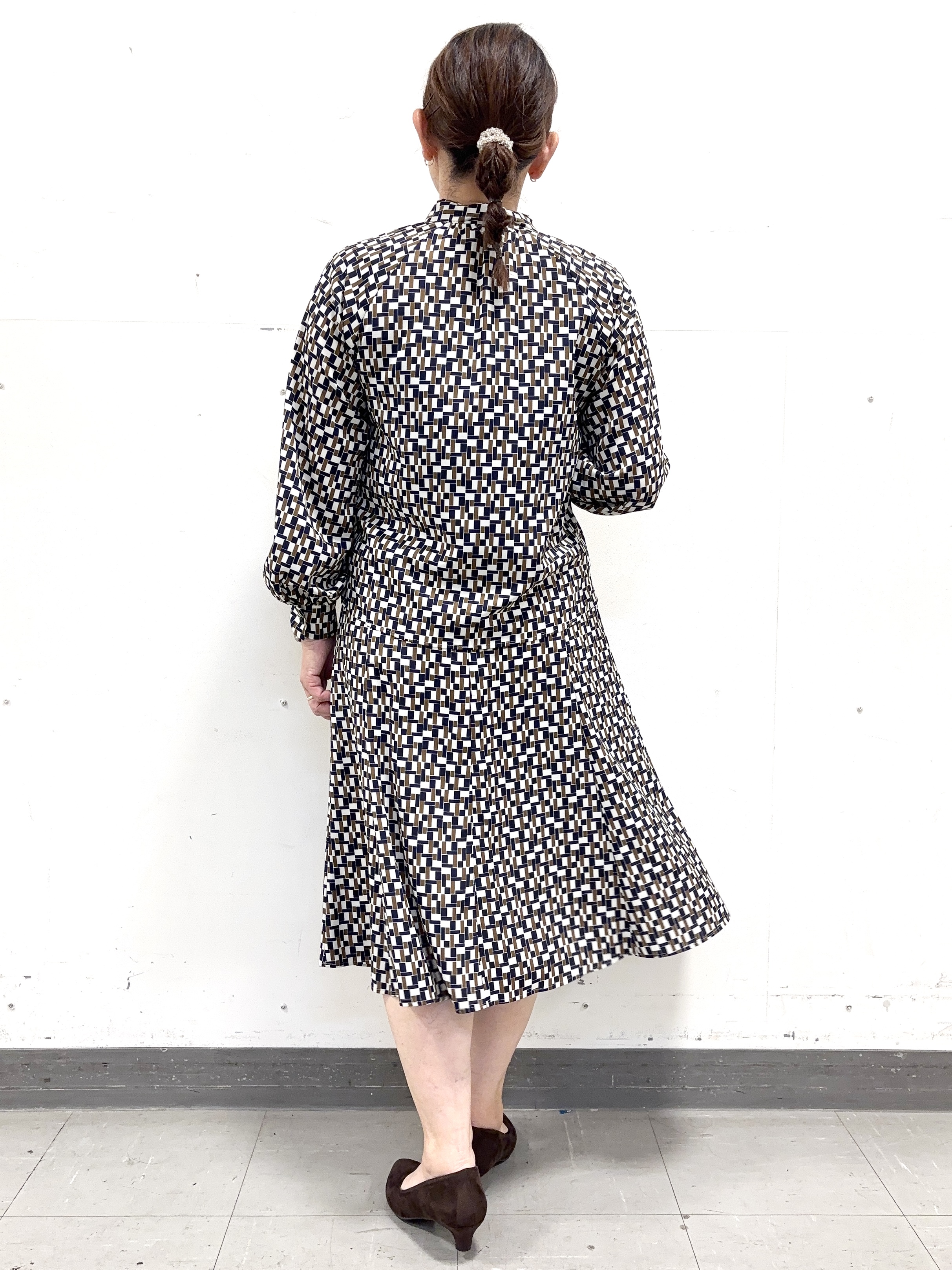 keiさんの「Reflect｜【SS-4Lサイズ／セットアップ】幾何柄プリント ボウタイデザインブラウス」を使ったコーディネート
