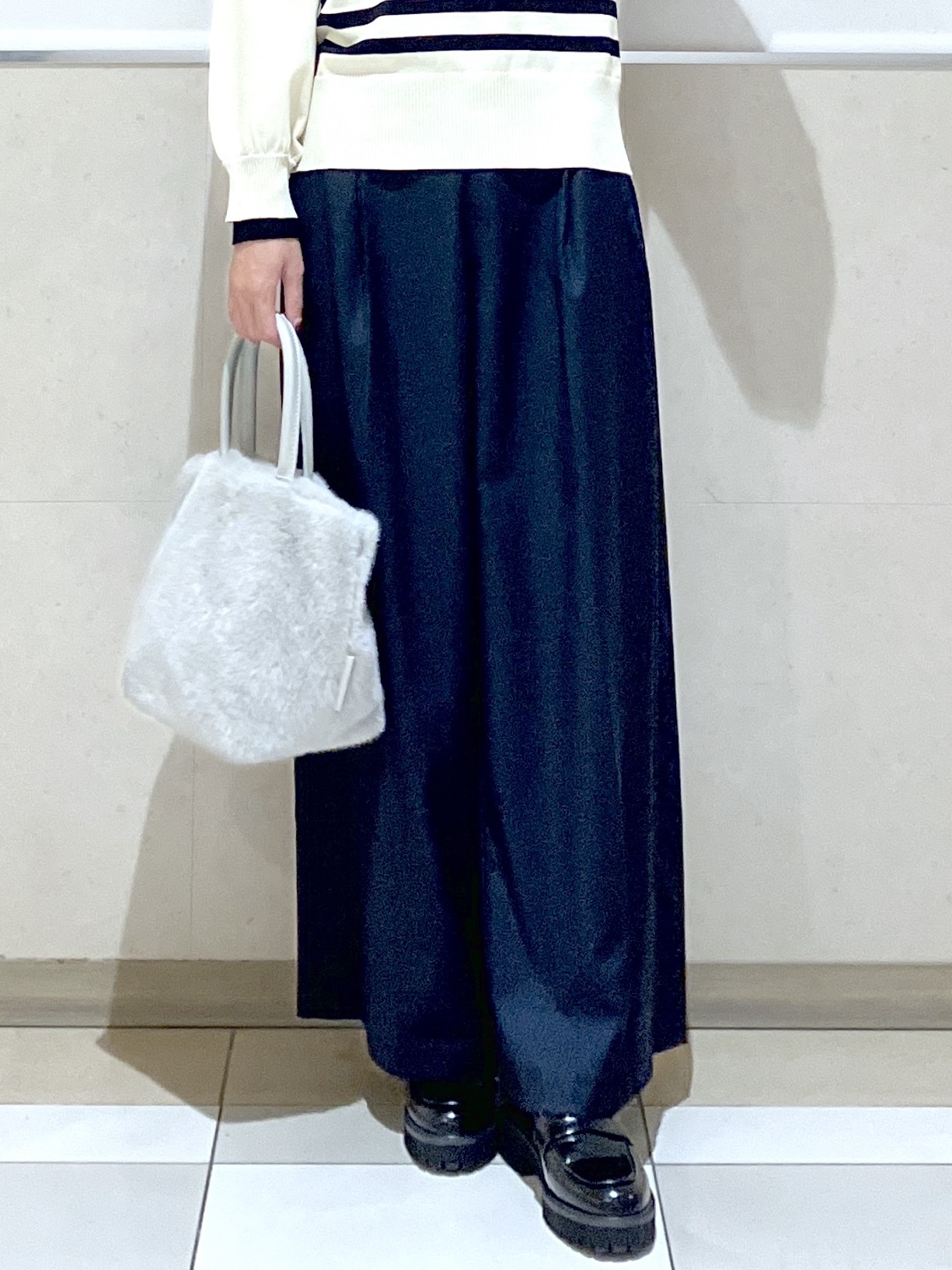 eriko さんの「Dessin｜【1枚でサマになる/洗濯機ＯＫ】レイヤード風 配色クルーネックニット」を使ったコーディネート