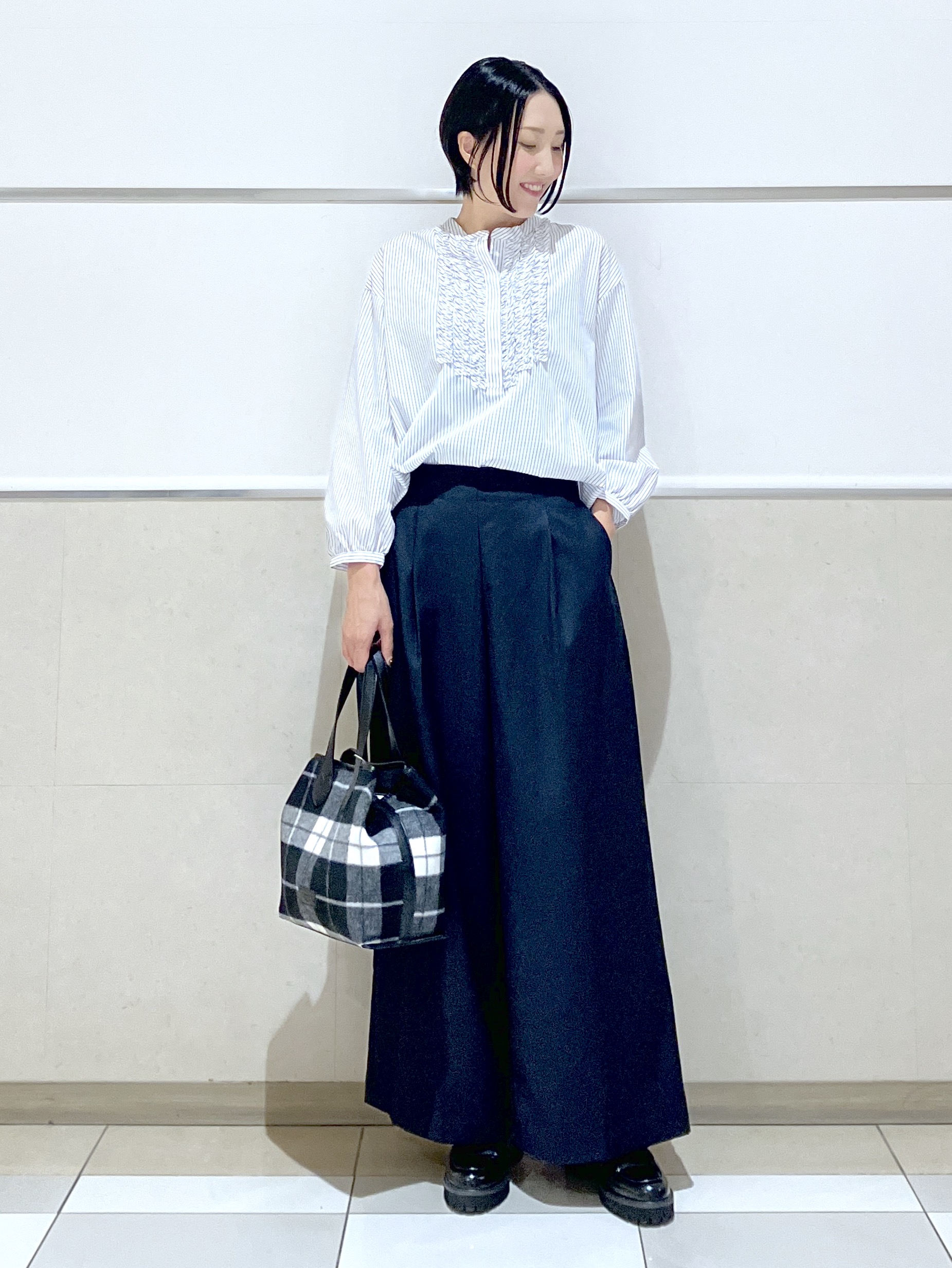 eriko さんの「Dessin｜【洗える/7色展開/XS-L】フロントフリルブラウス」を使ったコーディネート