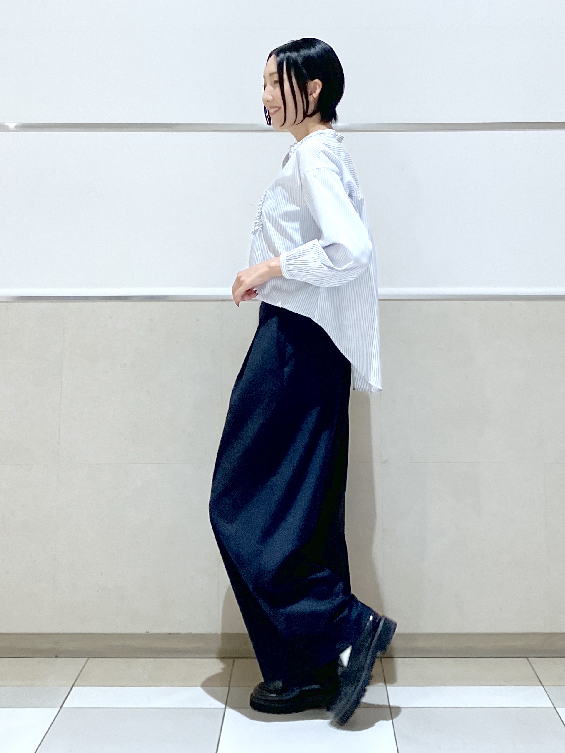 eriko さんの「Dessin｜【洗える/7色展開/XS-L】フロントフリルブラウス」を使ったコーディネート
