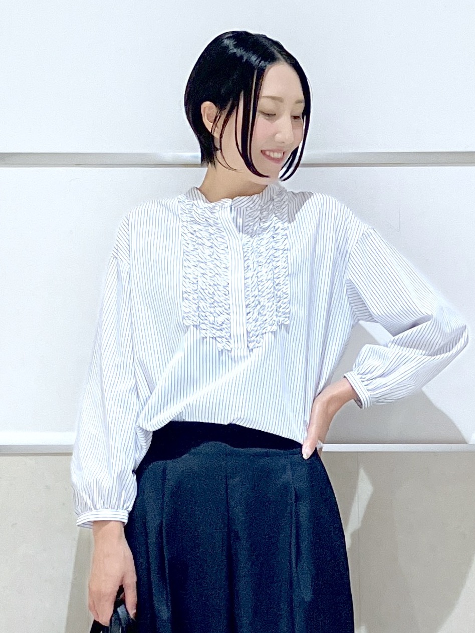 eriko さんの「Dessin｜【洗える/7色展開/XS-L】フロントフリルブラウス」を使ったコーディネート