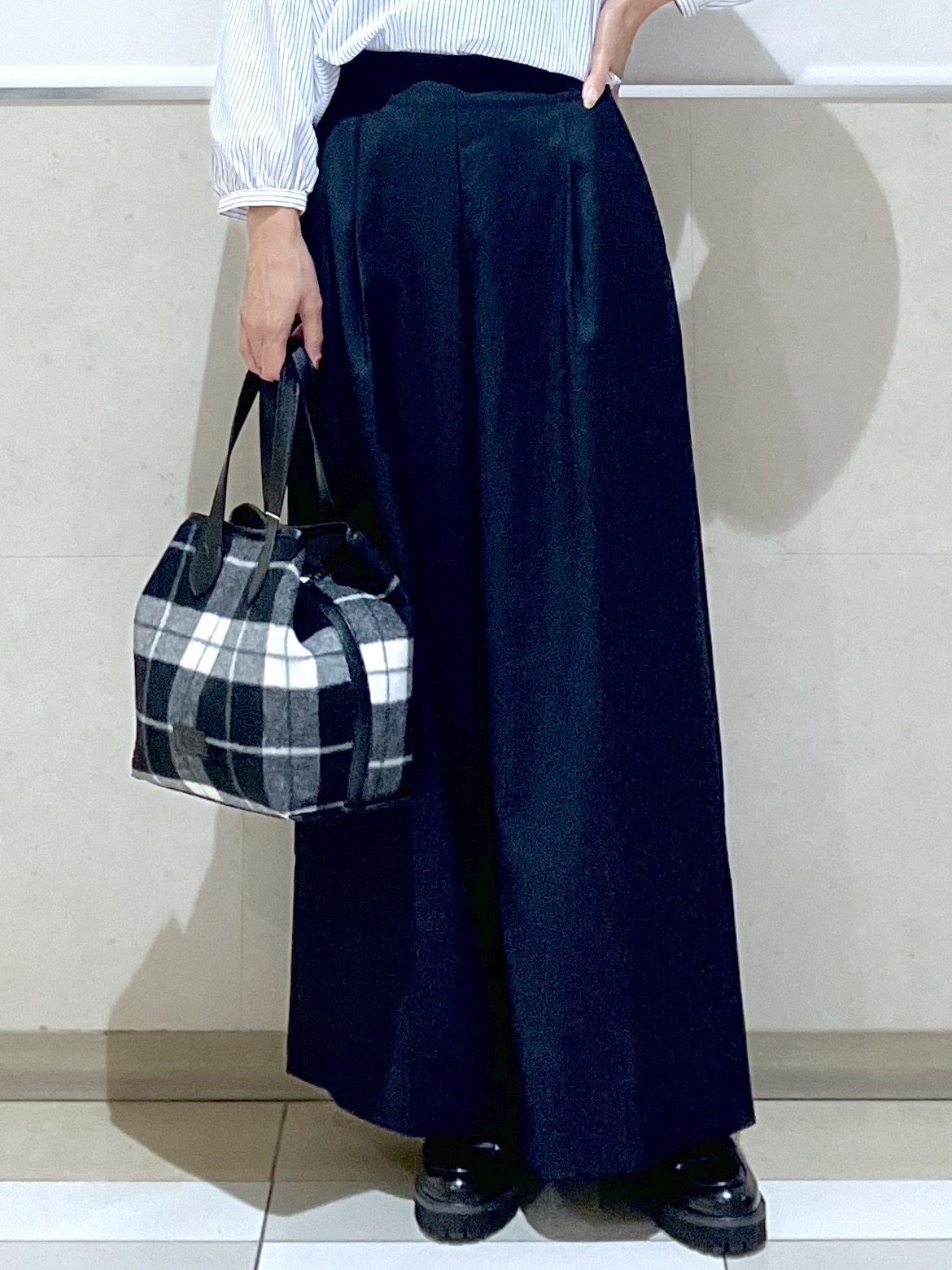 eriko さんの「Dessin｜【洗える/7色展開/XS-L】フロントフリルブラウス」を使ったコーディネート