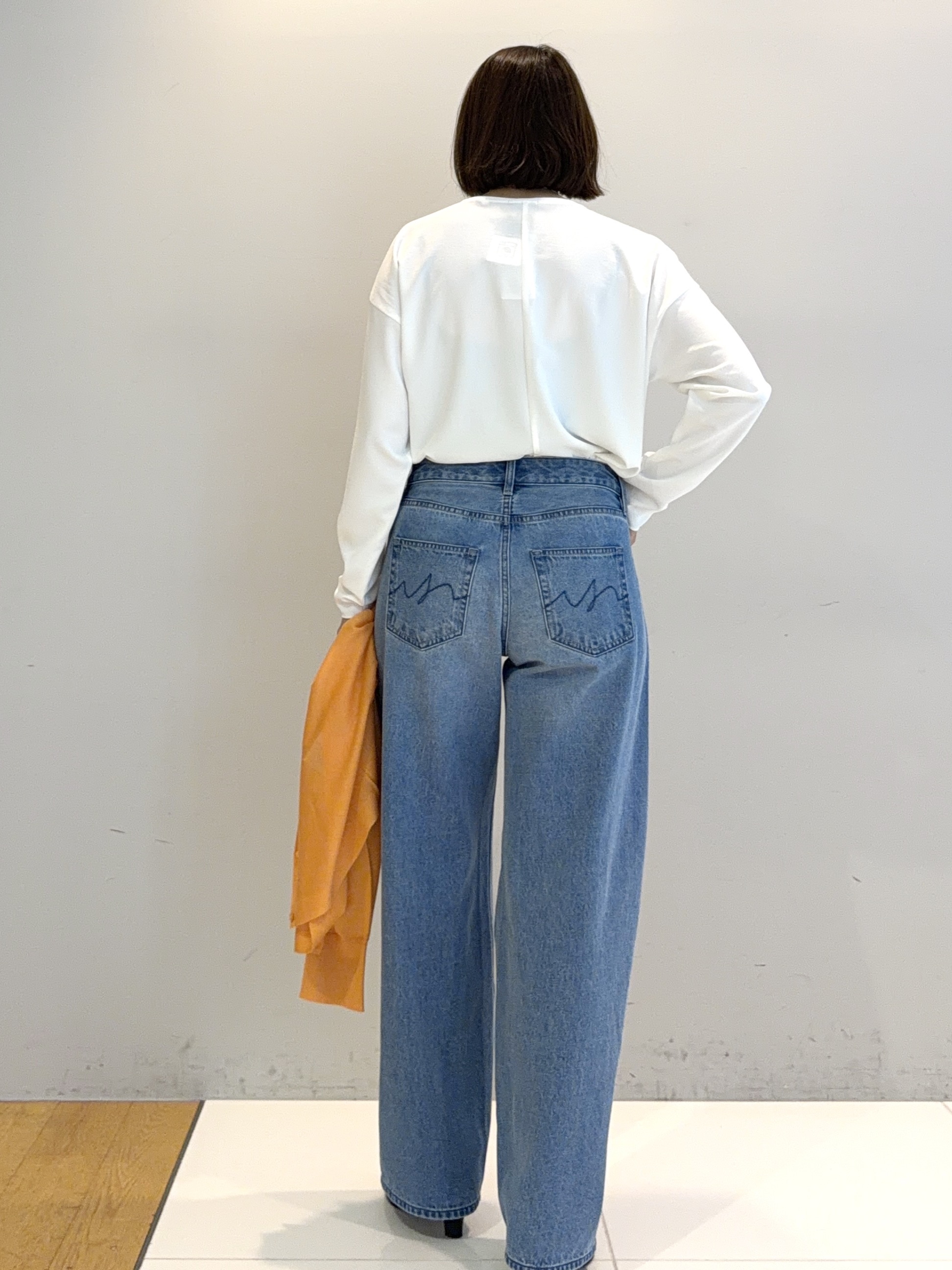 murayamaさんの「INDIVI｜【新作登場！】カーブシルエットデニム」を使ったコーディネート